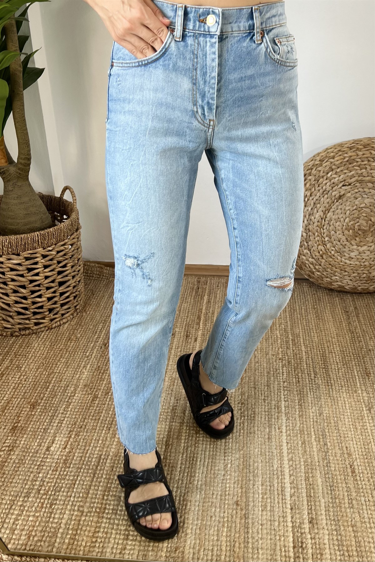 Orjinal Marka Açık Mavi Yıkamalı Yüksek Bel Jean uygun fiyatlarda www.butikhola.com adresinde