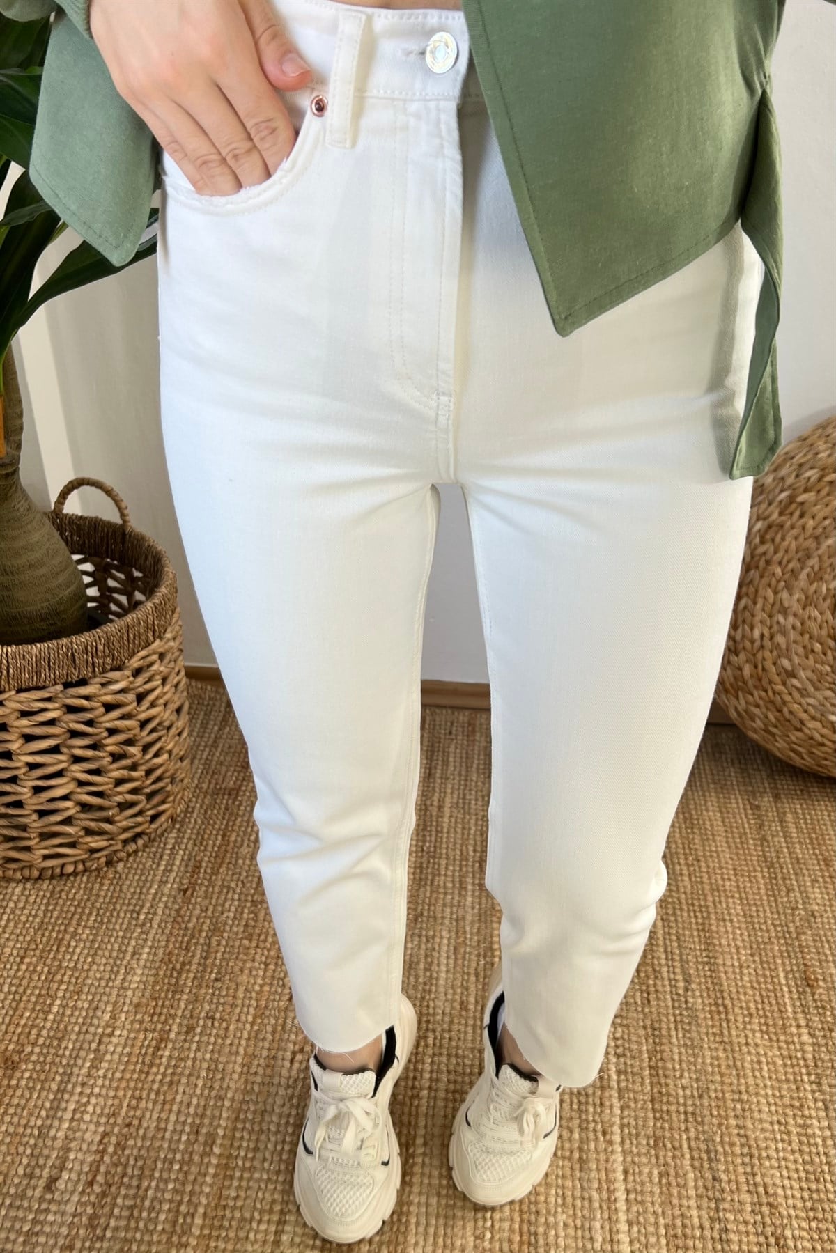 Orjinal Marka Beyaz Yüksek Bel Boyfit Jean uygun fiyatlarda www.butikhola.com adresinde