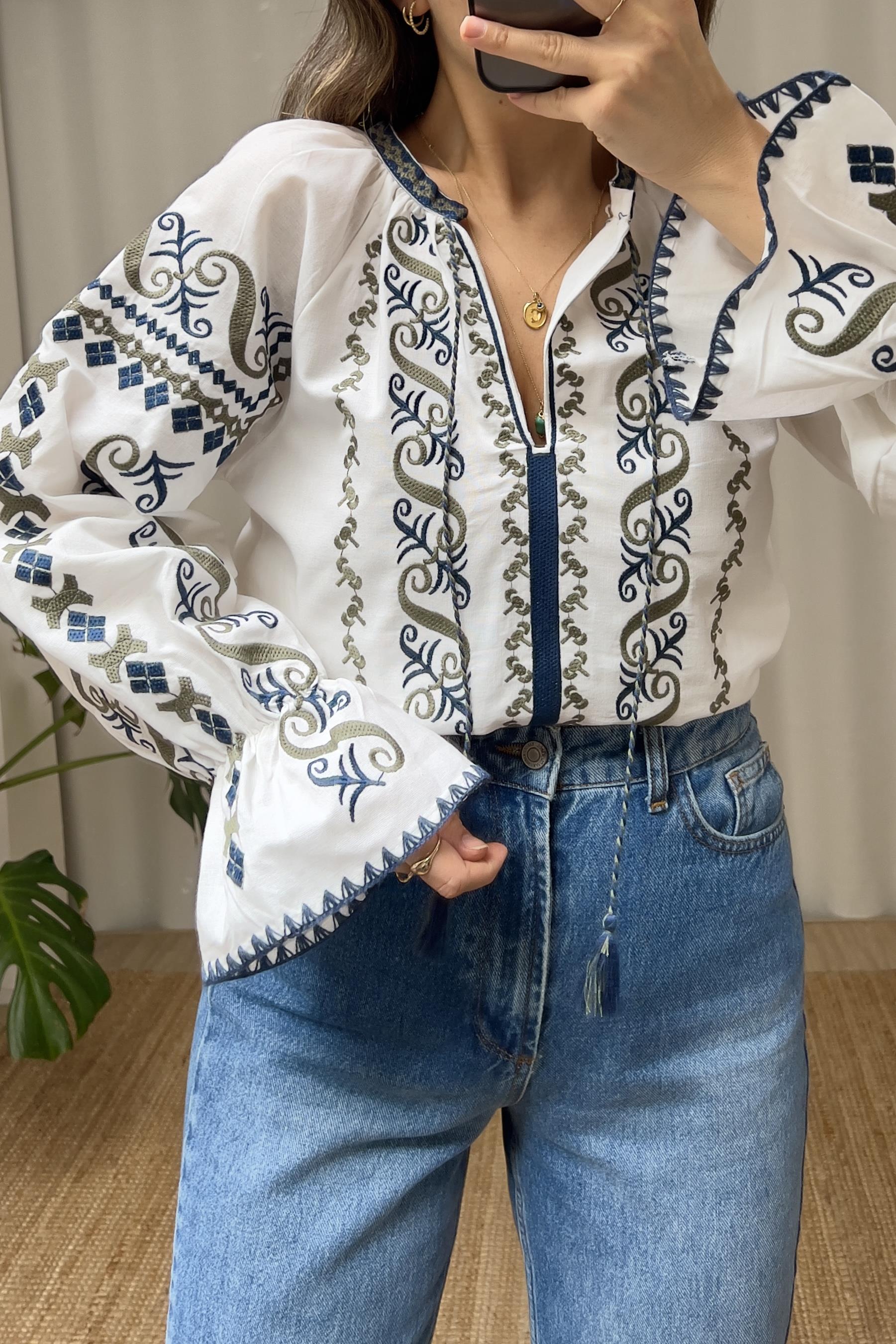 Özel Tasarım Nakışlı Etnik Bluz  uygun fiyatlarda www.butikhola.com adresinde