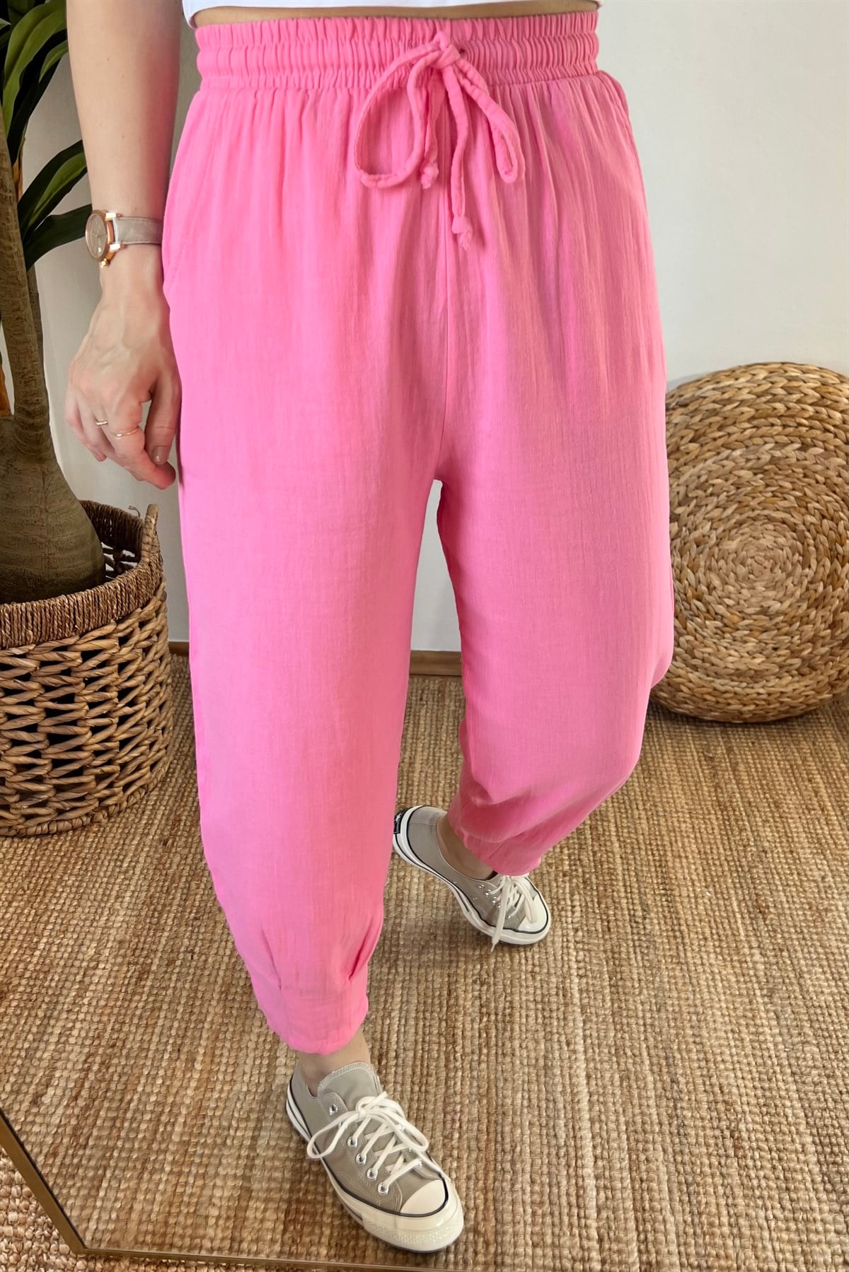 Pembe Beli Lastikli Paçası Pilili Keten Pantolon uygun fiyatlarda www.butikhola.com adresinde