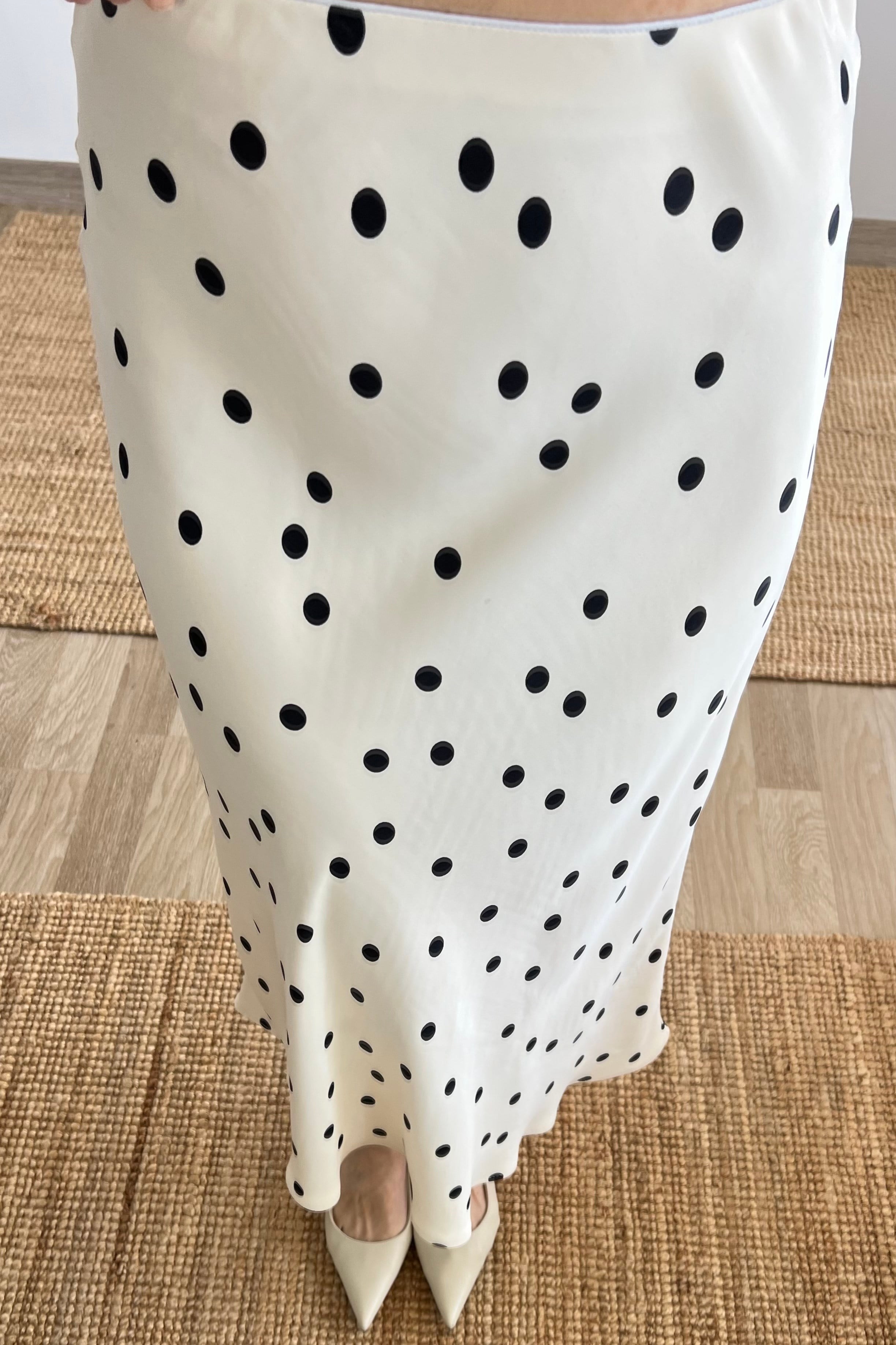 Puantiyeli Saten Etek uygun fiyatlarda www.butikhola.com adresinde