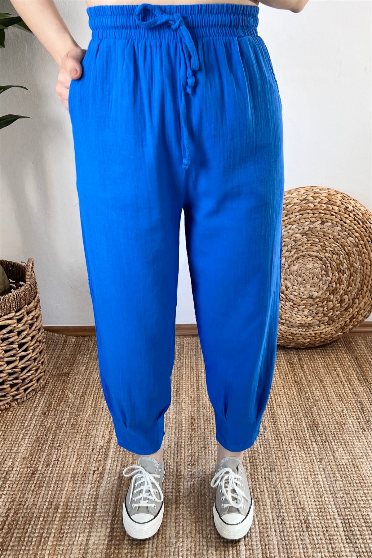 Saks Mavi Beli Lastikli Paçası Pilili Keten Pantolon uygun fiyatlarda www.butikhola.com adresinde