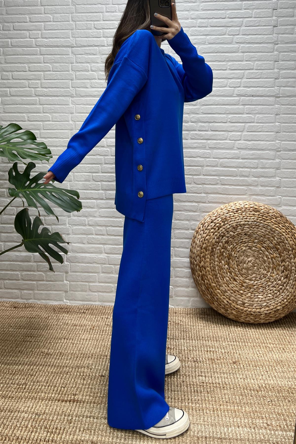 Saks Mavi Gold Düğme Detaylı Triko Takım uygun fiyatlarda www.butikhola.com adresinde