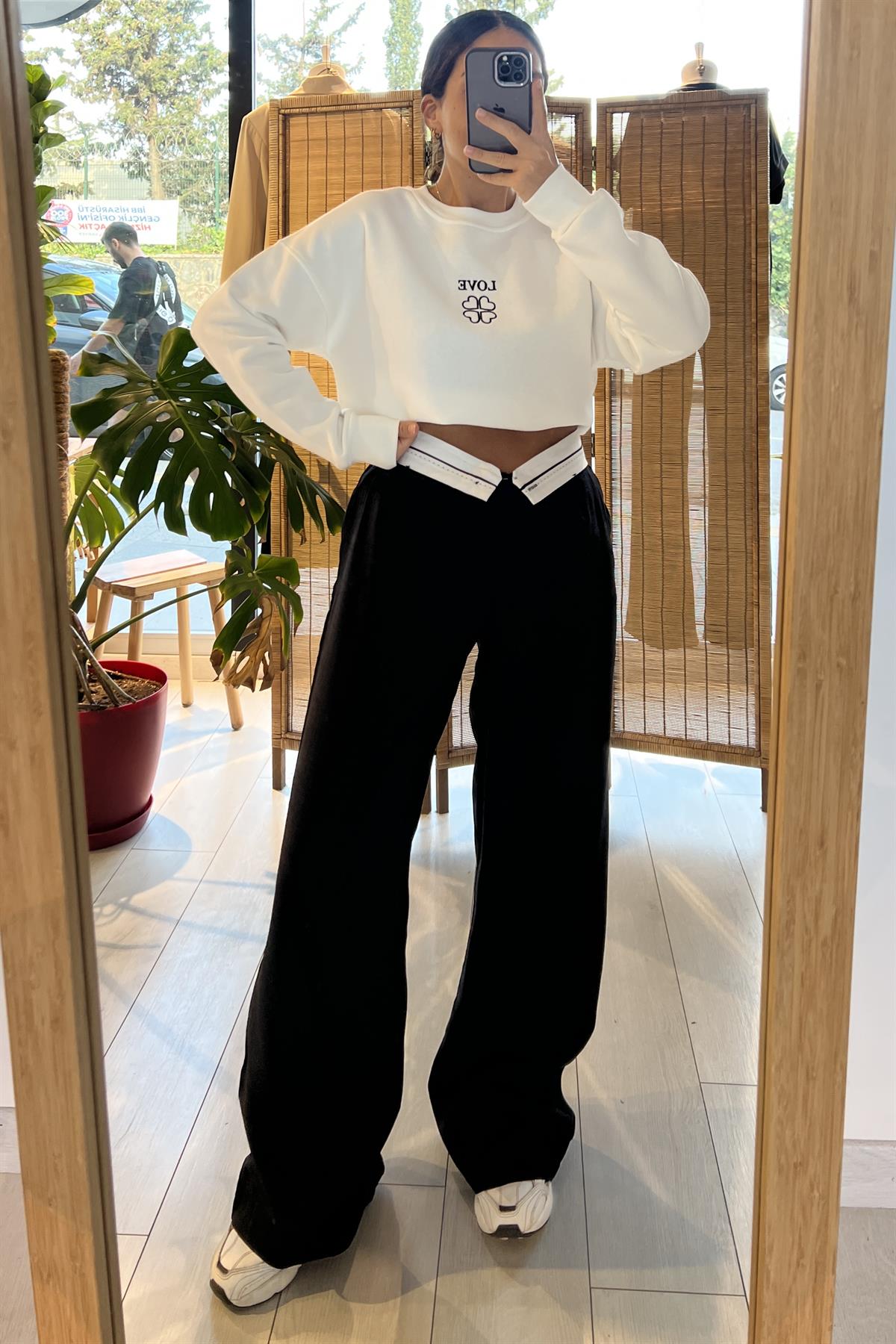 Siyah Bel Detaylı Dökümlü Uzun Premium Pantolon uygun fiyatlarda www.butikhola.com adresinde