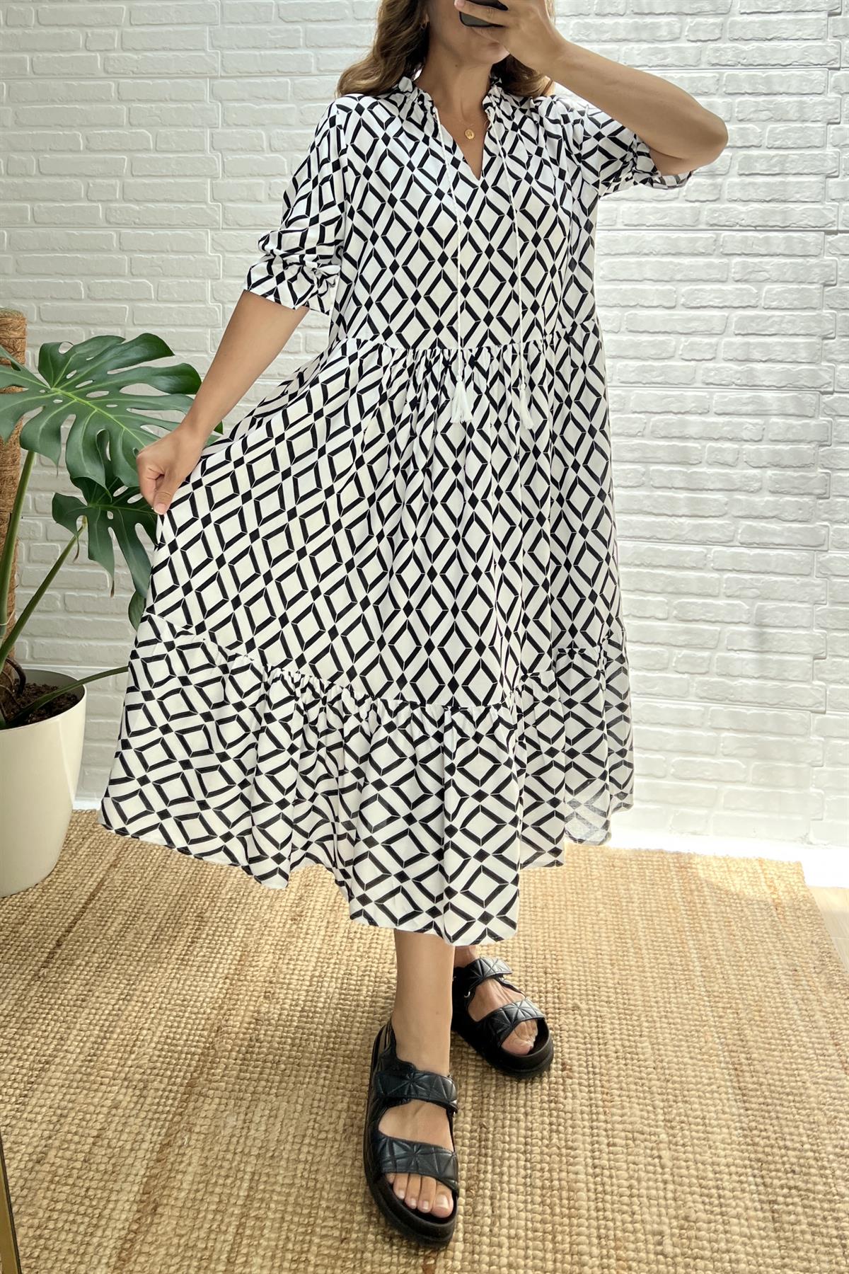 Siyah Beyaz Desenli Rahat Elbise uygun fiyatlarda www.butikhola.com adresinde