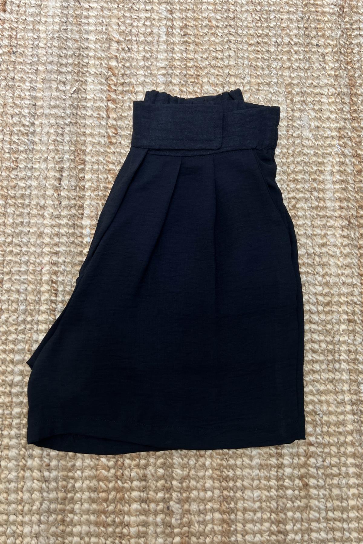 Siyah Cırtcırt Kapamalı Şort uygun fiyatlarda www.butikhola.com adresinde