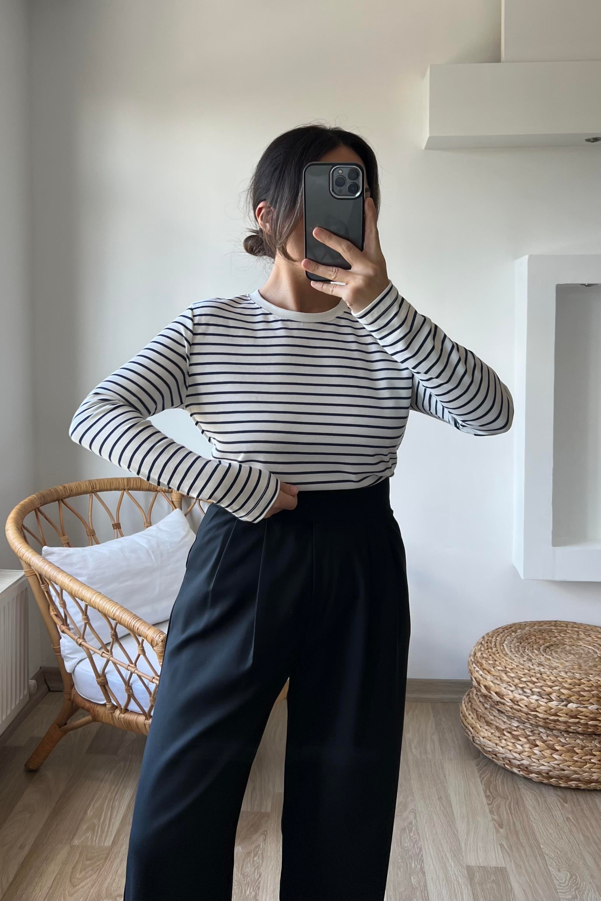 Siyah Çizgili İnce Sweatshirt uygun fiyatlarda www.butikhola.com adresinde