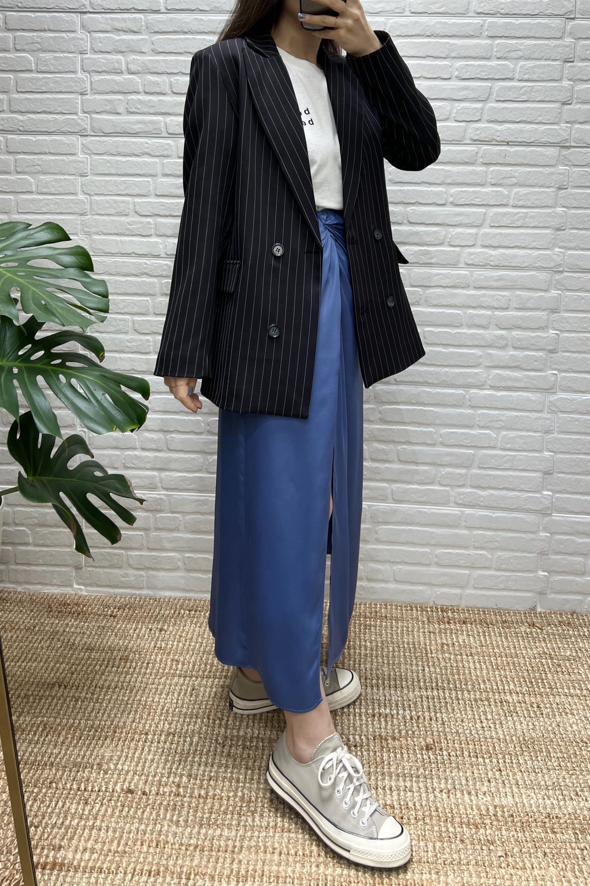 Siyah Çizgili Kruvaze Oversize Blazer uygun fiyatlarda www.butikhola.com adresinde