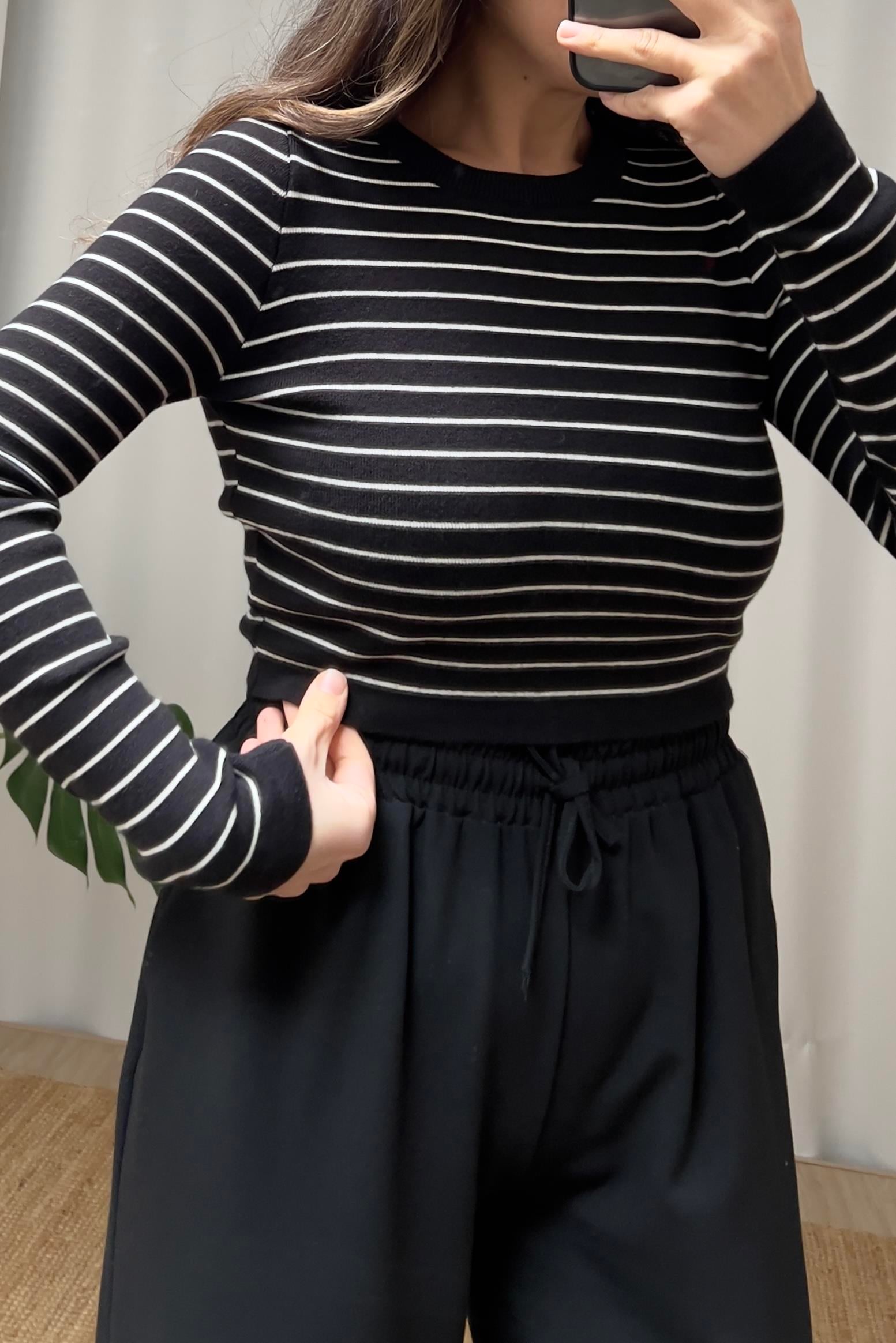 Siyah Çizgili Yumuşak Dokulu Premium Crop Triko uygun fiyatlarda www.butikhola.com adresinde