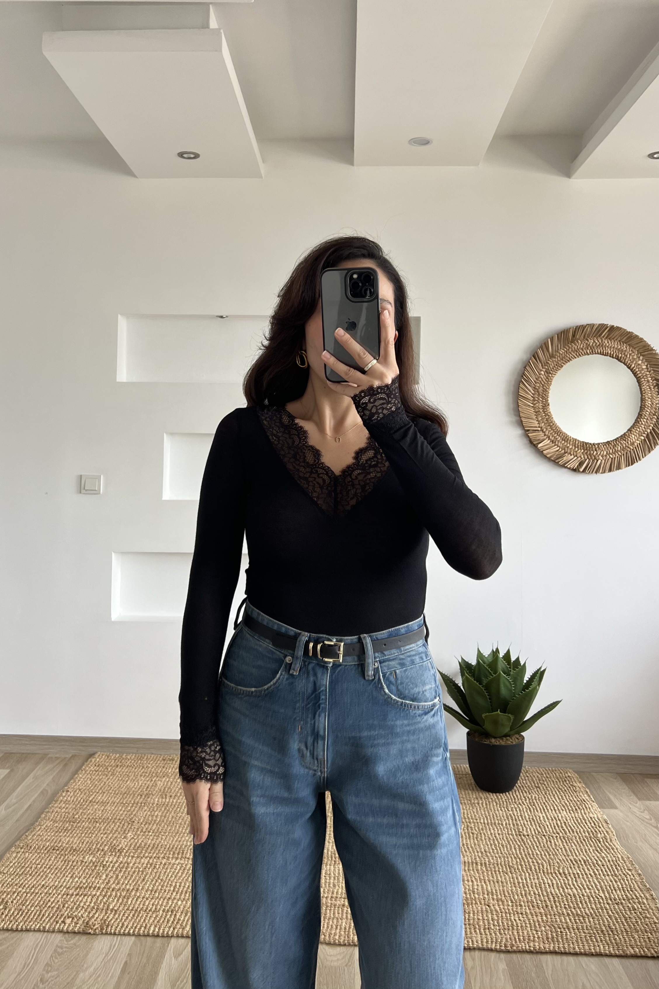 Siyah Dantelli Transparan Kaşmir Dokulu Bluz uygun fiyatlarda www.butikhola.com adresinde