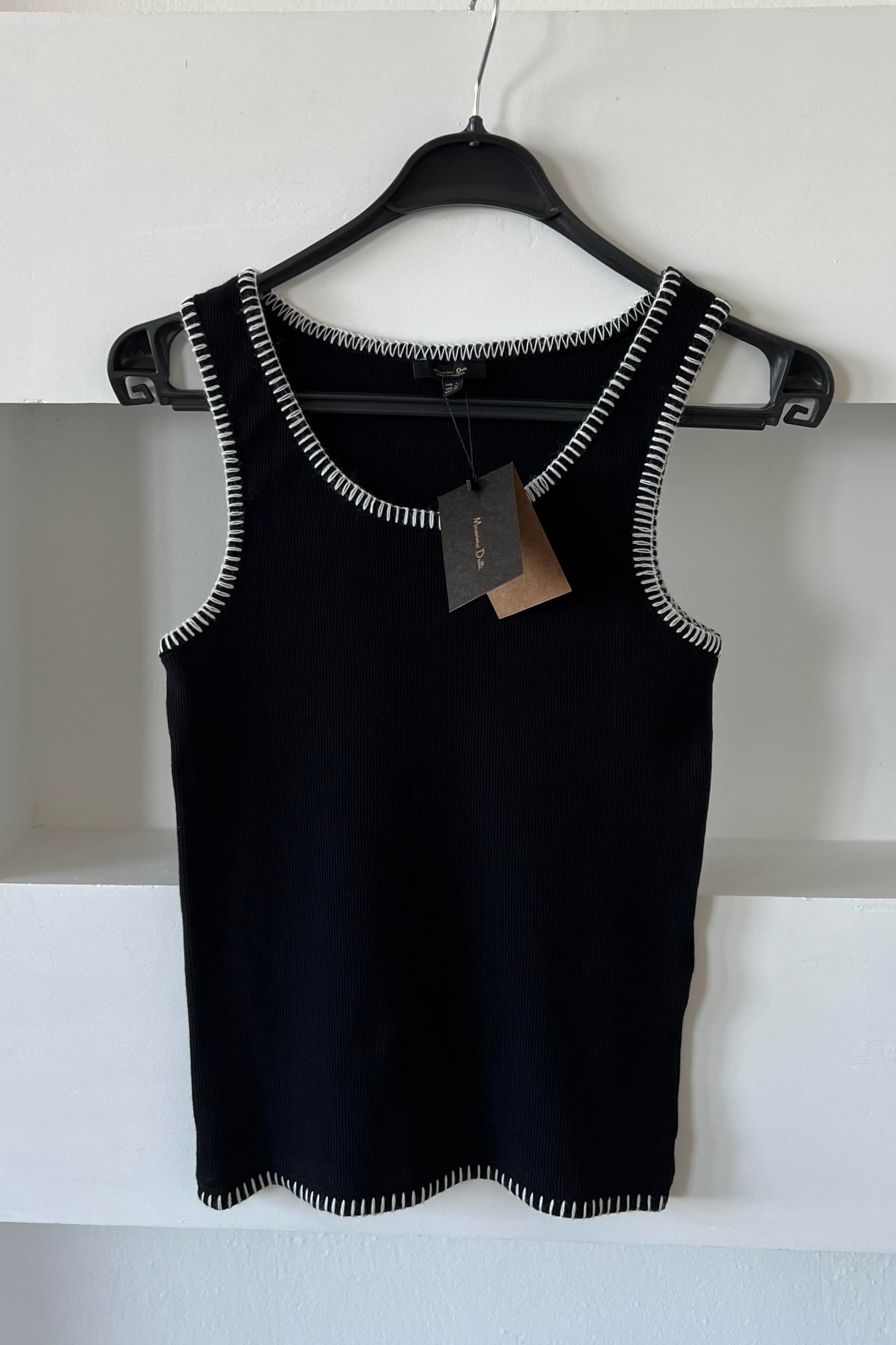 Siyah Dikiş Detaylı Fitilli Kolsuz Tshirt uygun fiyatlarda www.butikhola.com adresinde