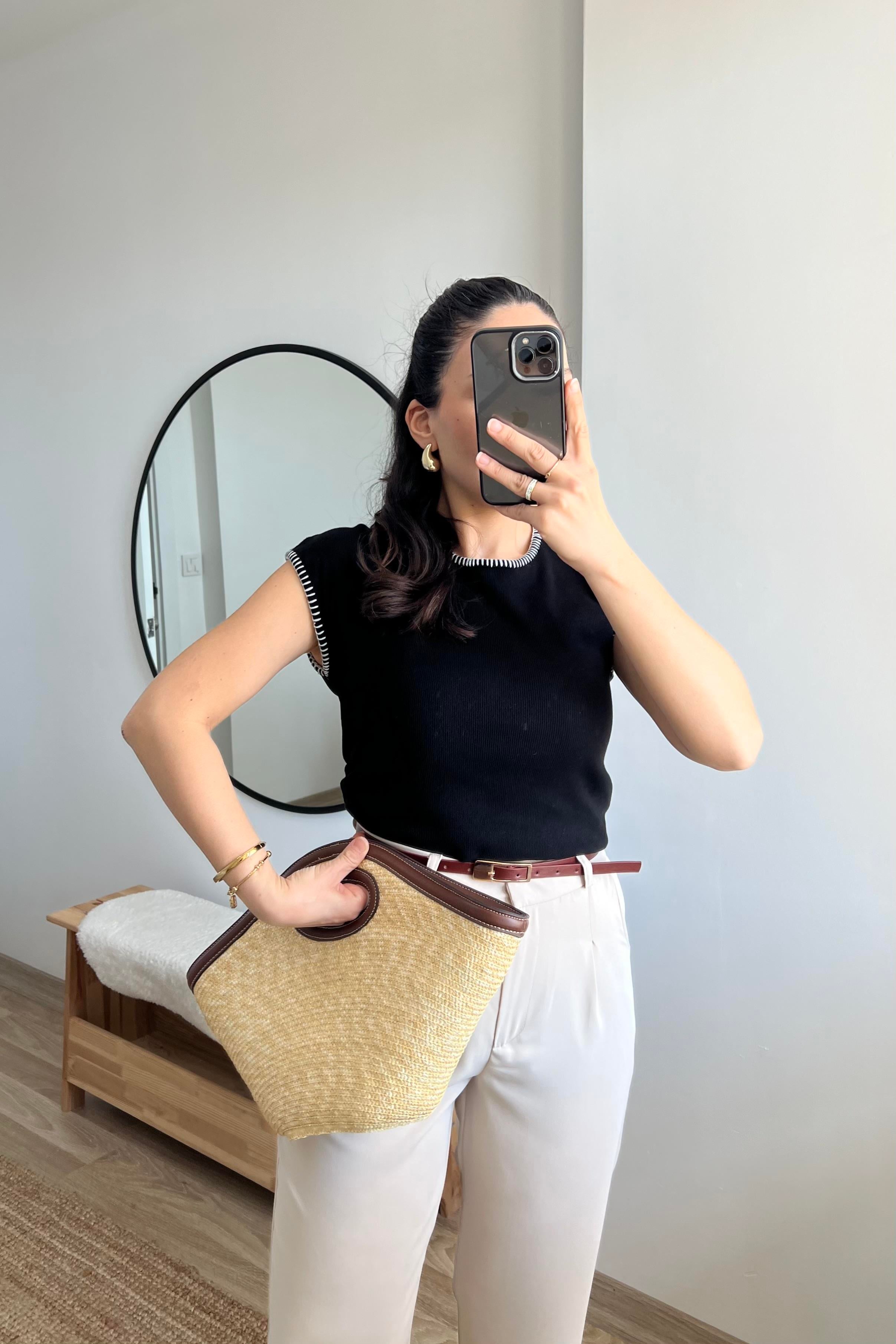 Siyah Dikiş Detaylı Fitilli Tshirt uygun fiyatlarda www.butikhola.com adresinde