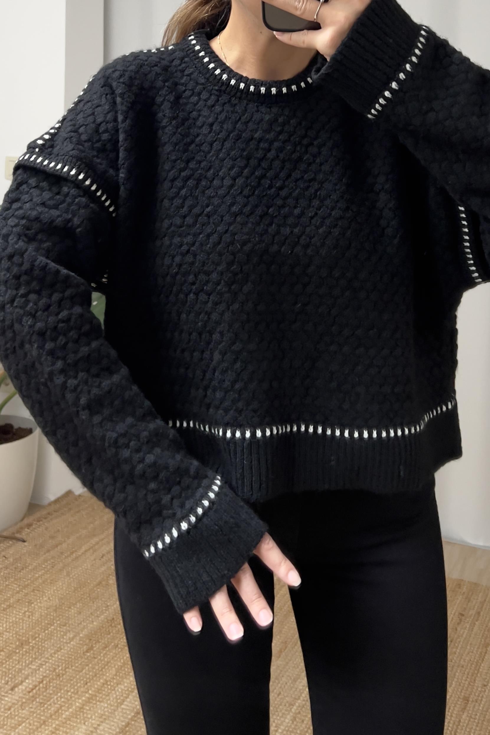 Siyah Düşük Omuz Detaylı Örgü Kazak uygun fiyatlarda www.butikhola.com adresinde