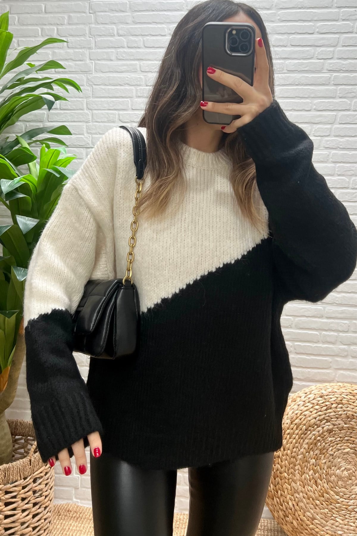 Siyah Ekru Geometrik Yumoş Kazak uygun fiyatlarda www.butikhola.com adresinde