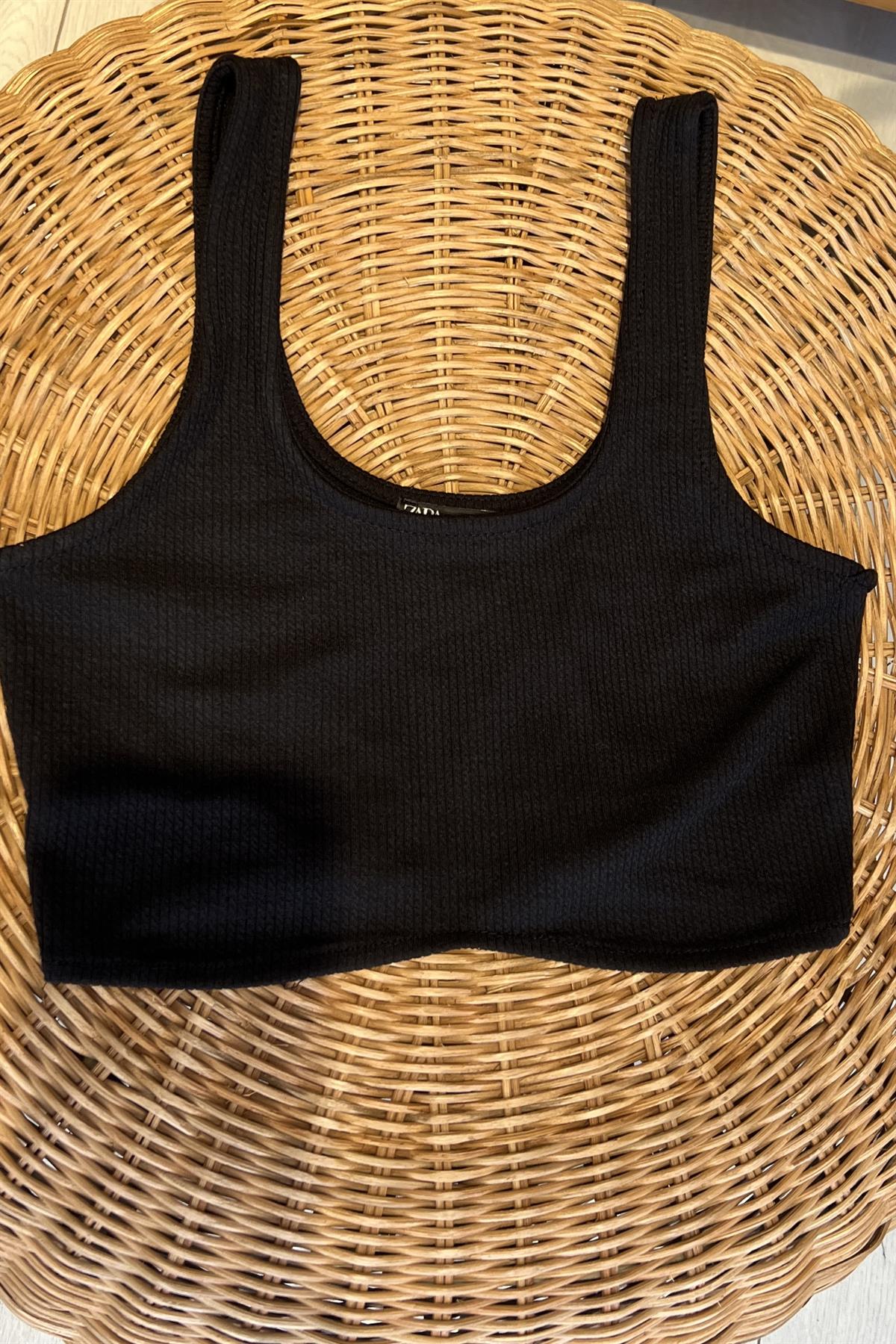 Siyah Fitilli Askılı Crop Thirt uygun fiyatlarda www.butikhola.com adresinde
