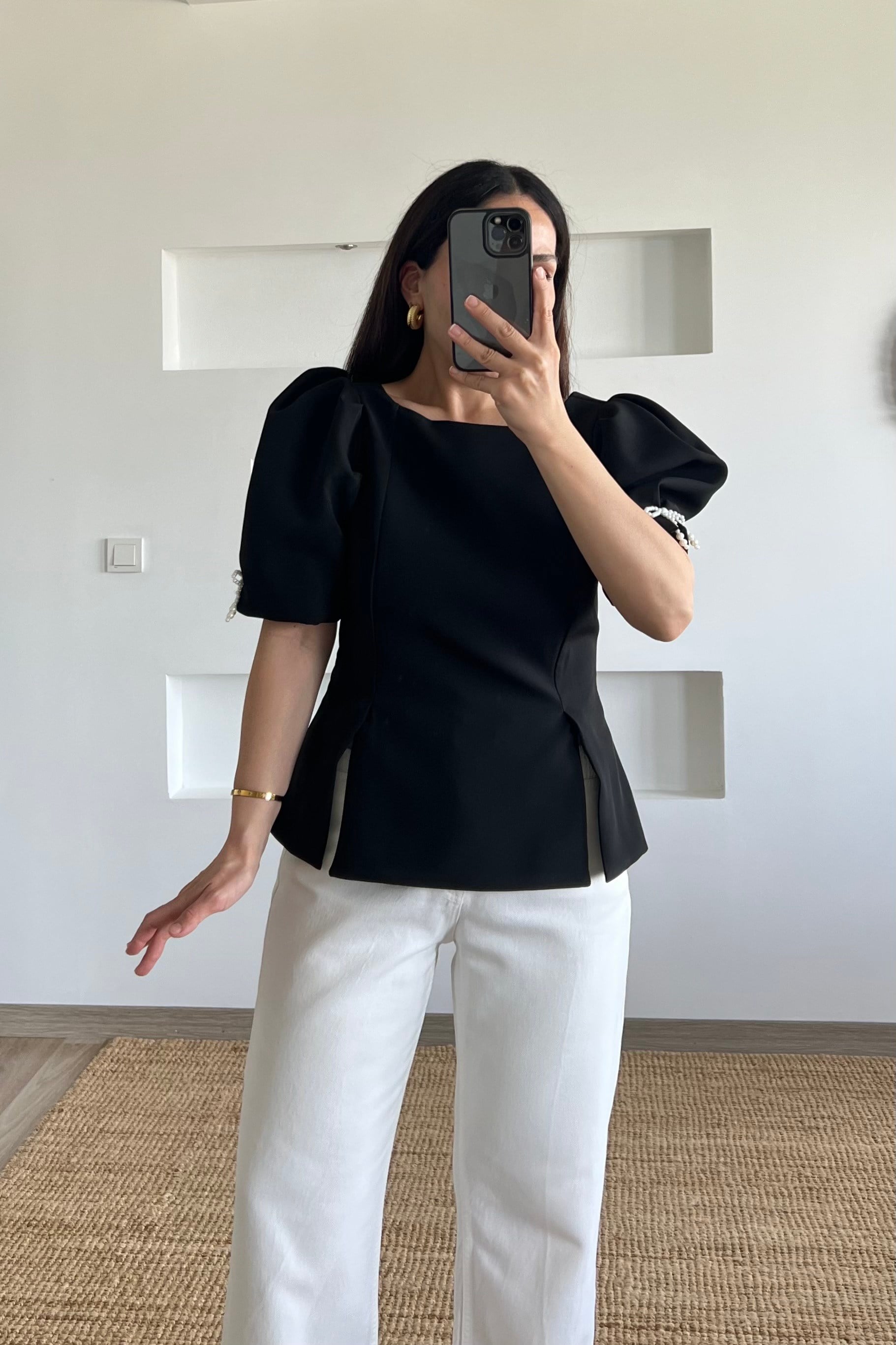 Siyah Fiyonk Detaylı Balon Kol Bluz uygun fiyatlarda www.butikhola.com adresinde