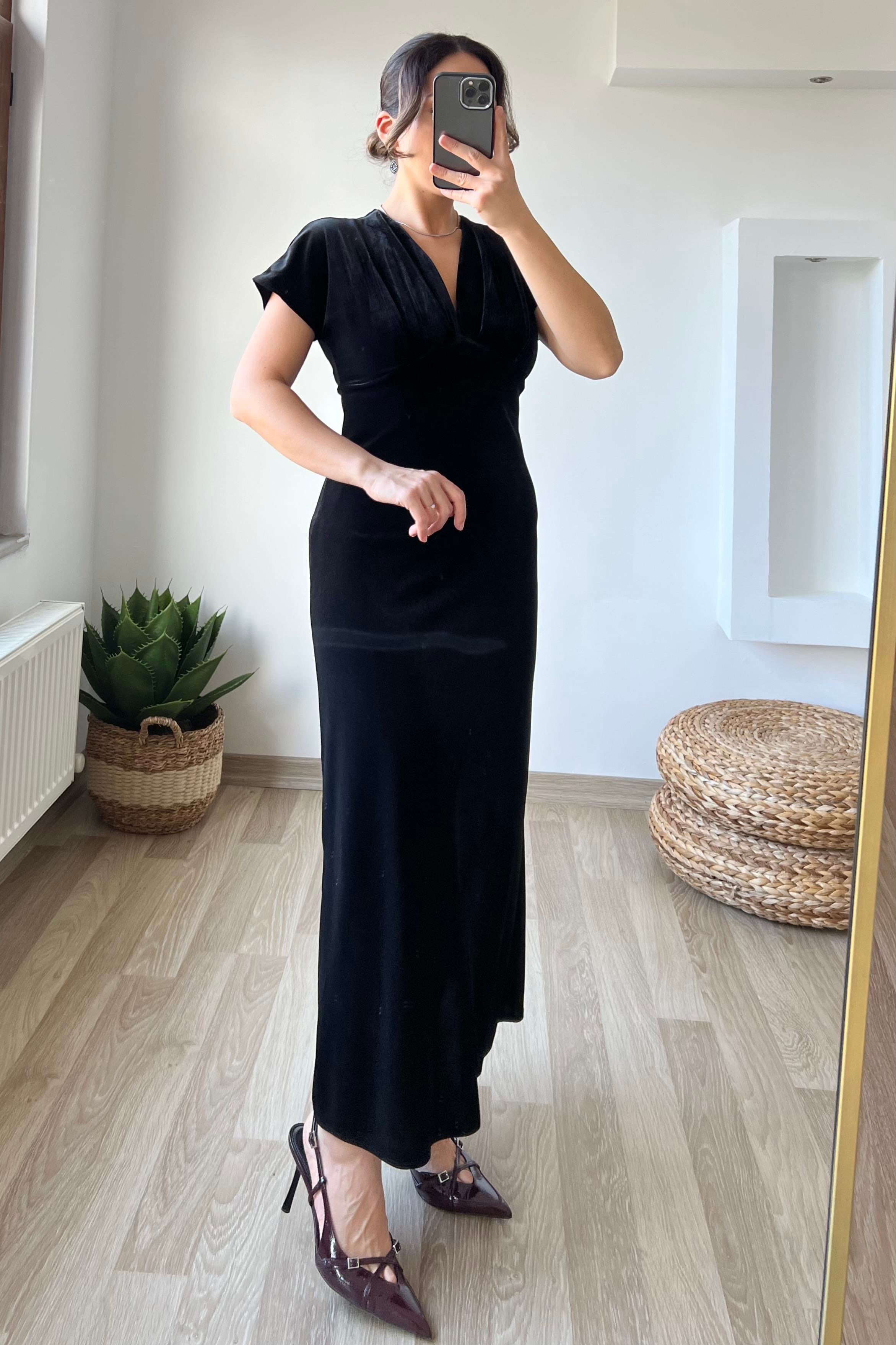 Siyah Kadife Midi Elbise uygun fiyatlarda www.butikhola.com adresinde