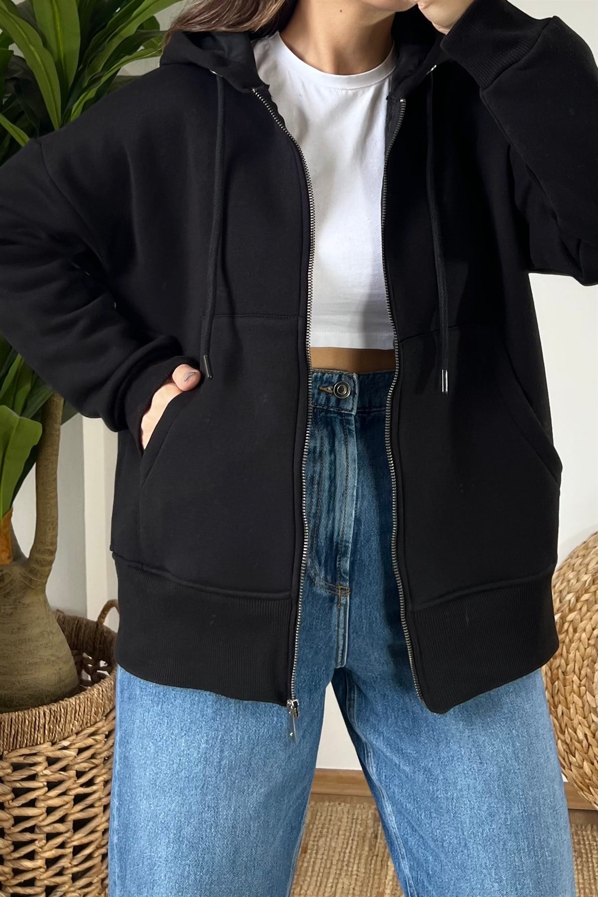 Siyah Kapüşonlu Kanguru Cepli Sweat Hırka uygun fiyatlarda www.butikhola.com adresinde
