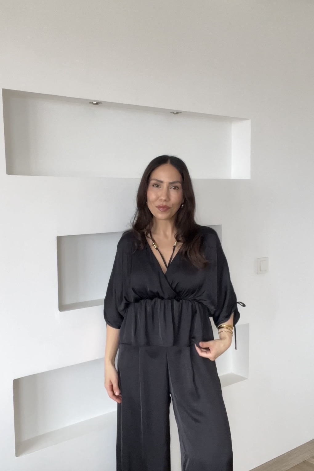 Siyah Kraşlı Saten Bluz uygun fiyatlarda www.butikhola.com adresinde