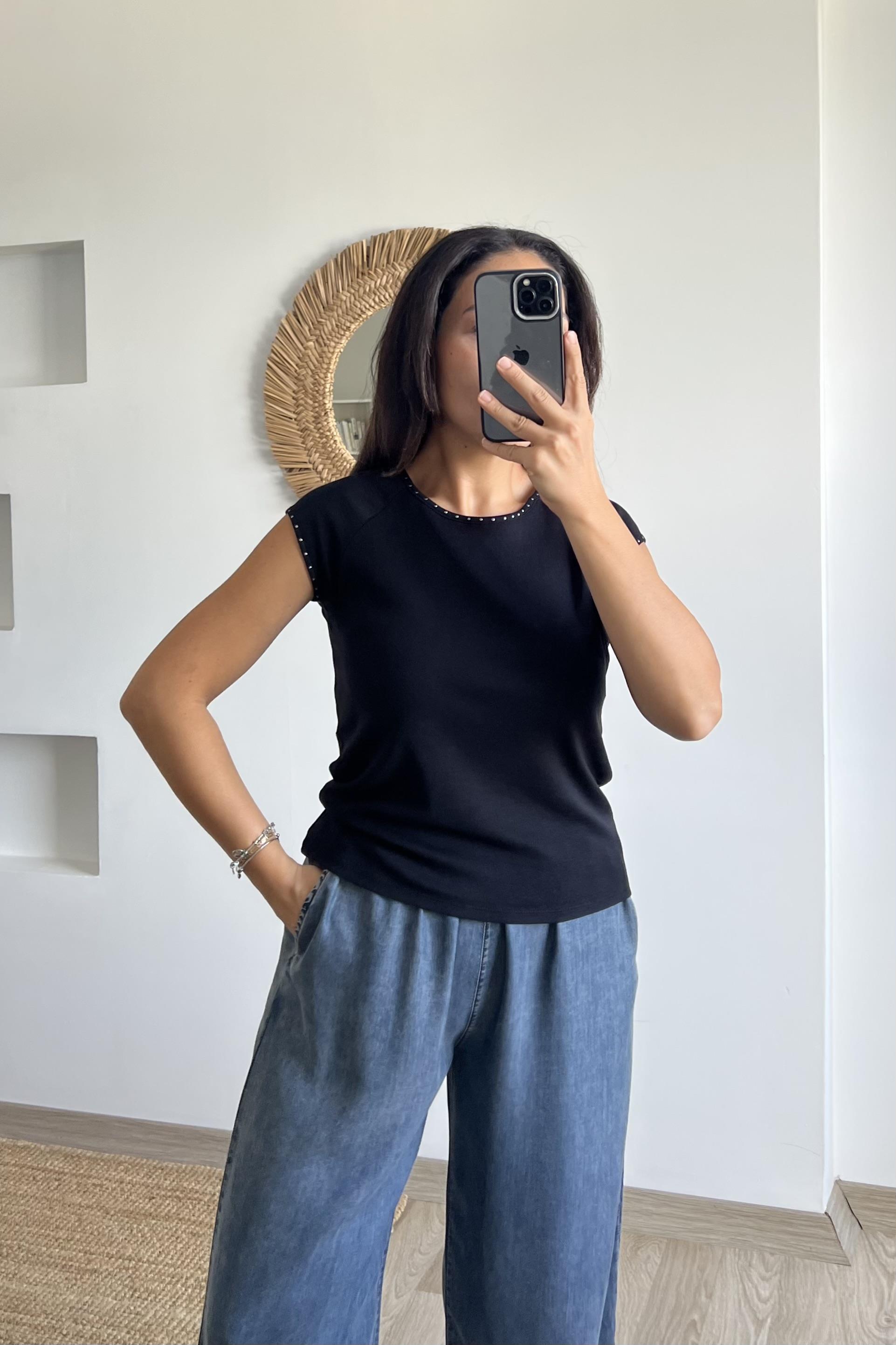 Siyah MD Taş Detaylı Tshirt uygun fiyatlarda www.butikhola.com adresinde