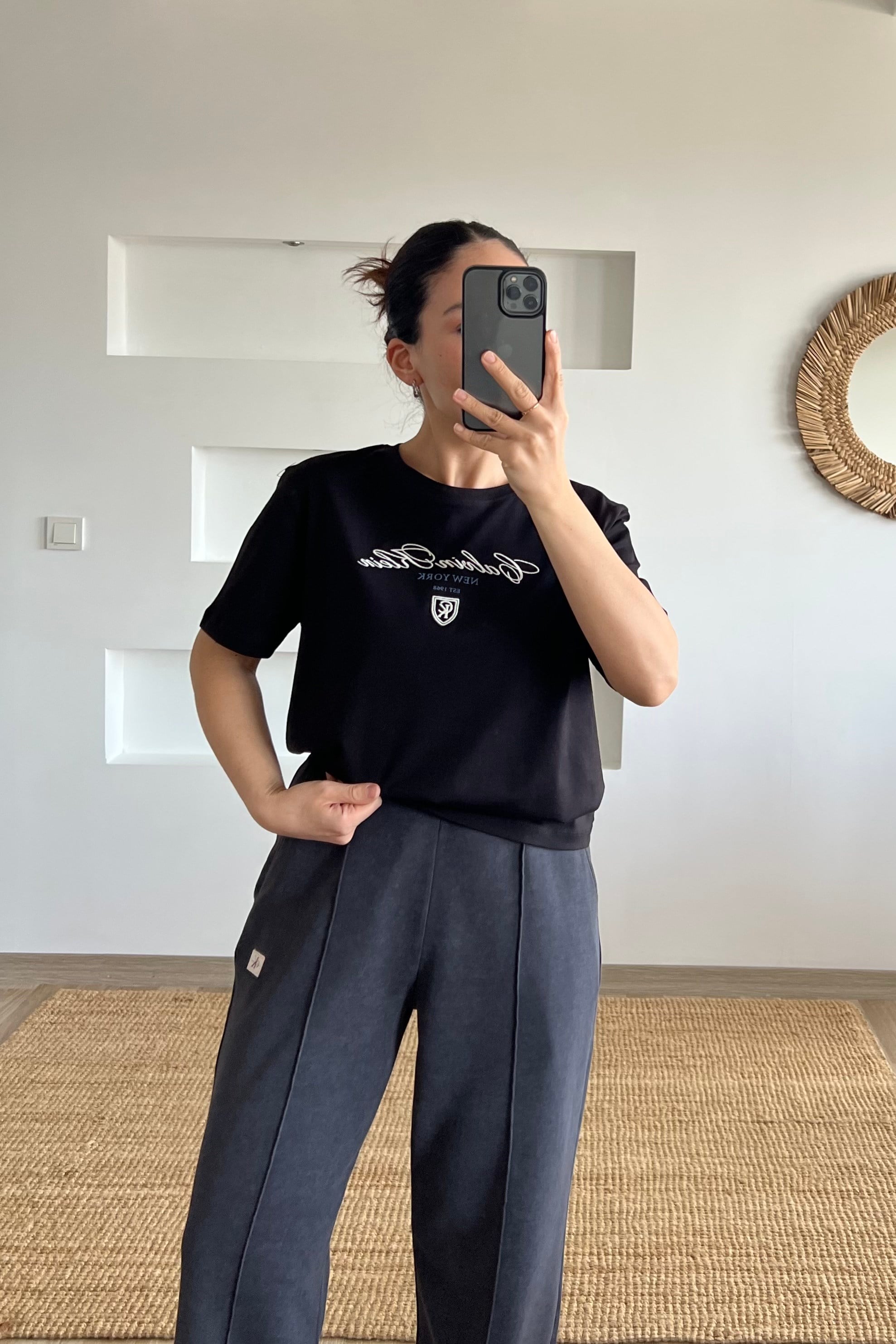 Siyah Oversize Yazı Logolu Tshirt uygun fiyatlarda www.butikhola.com adresinde