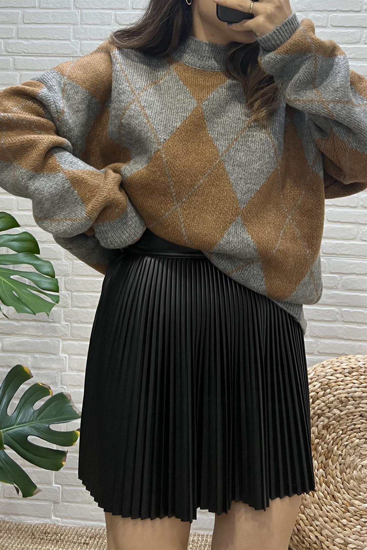 Siyah Pileli Deri Etek uygun fiyatlarda www.butikhola.com adresinde