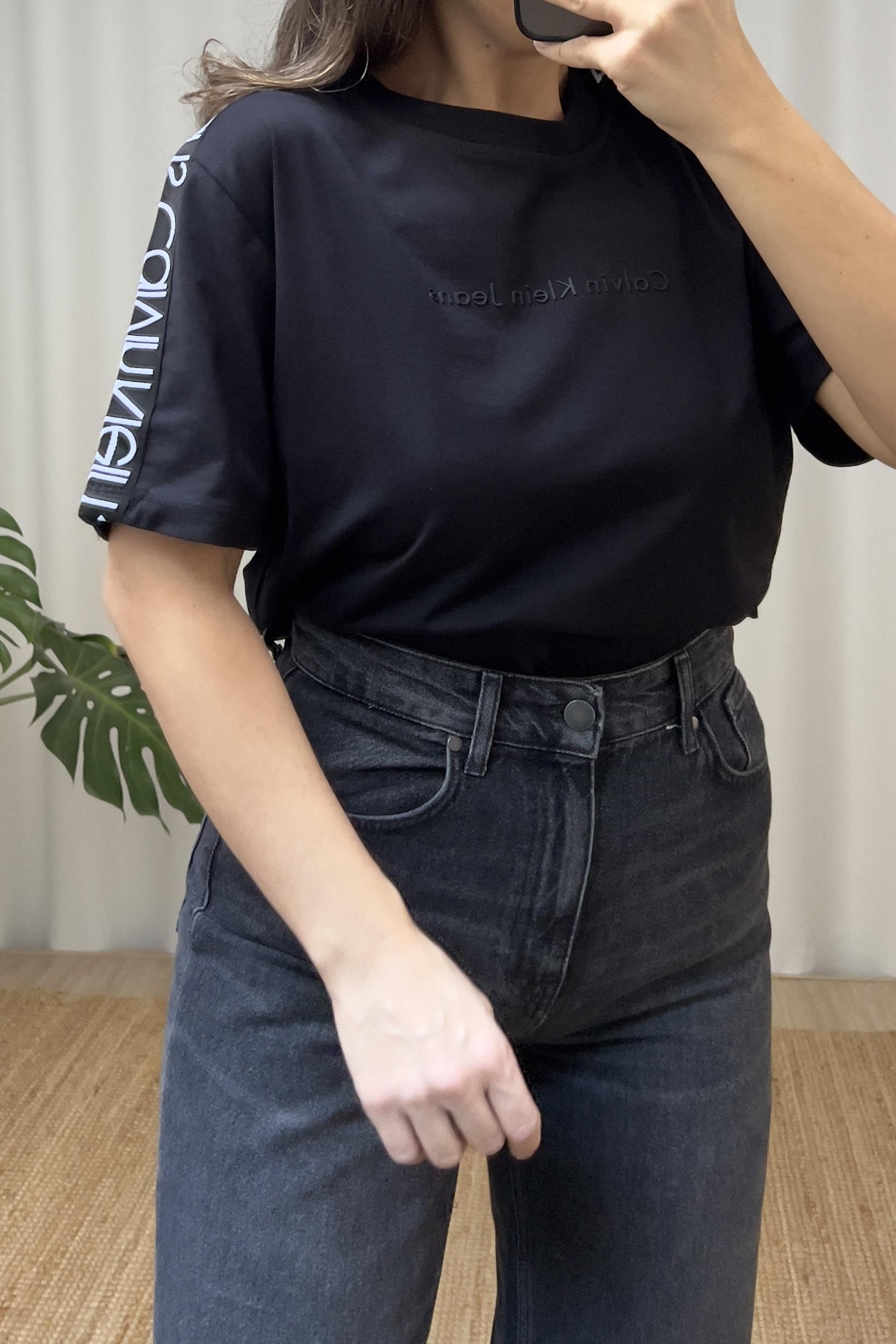 Siyah Şerit Detaylı Tshirt uygun fiyatlarda www.butikhola.com adresinde