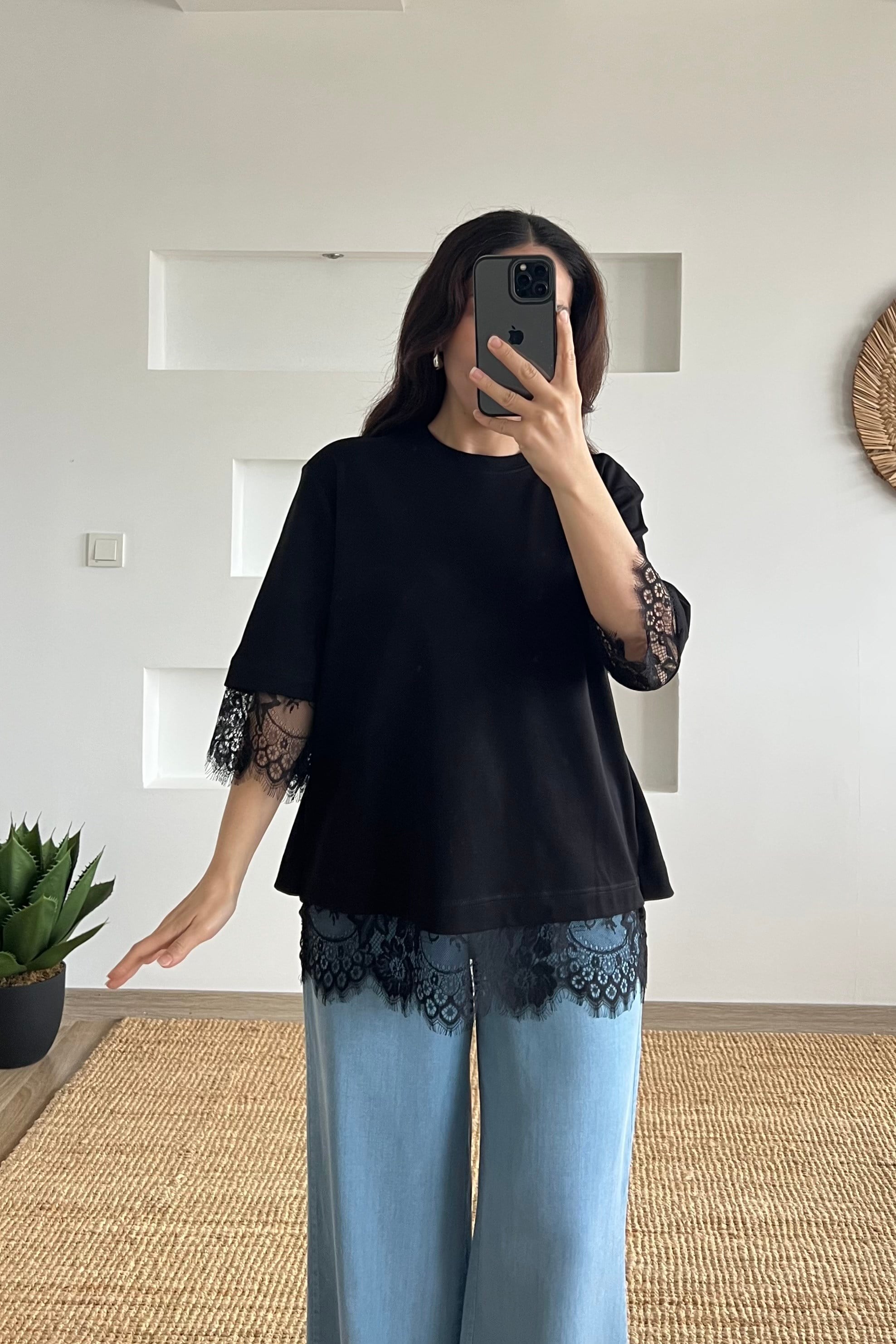 Siyah Sırt Dantel Detaylı Tshirt uygun fiyatlarda www.butikhola.com adresinde
