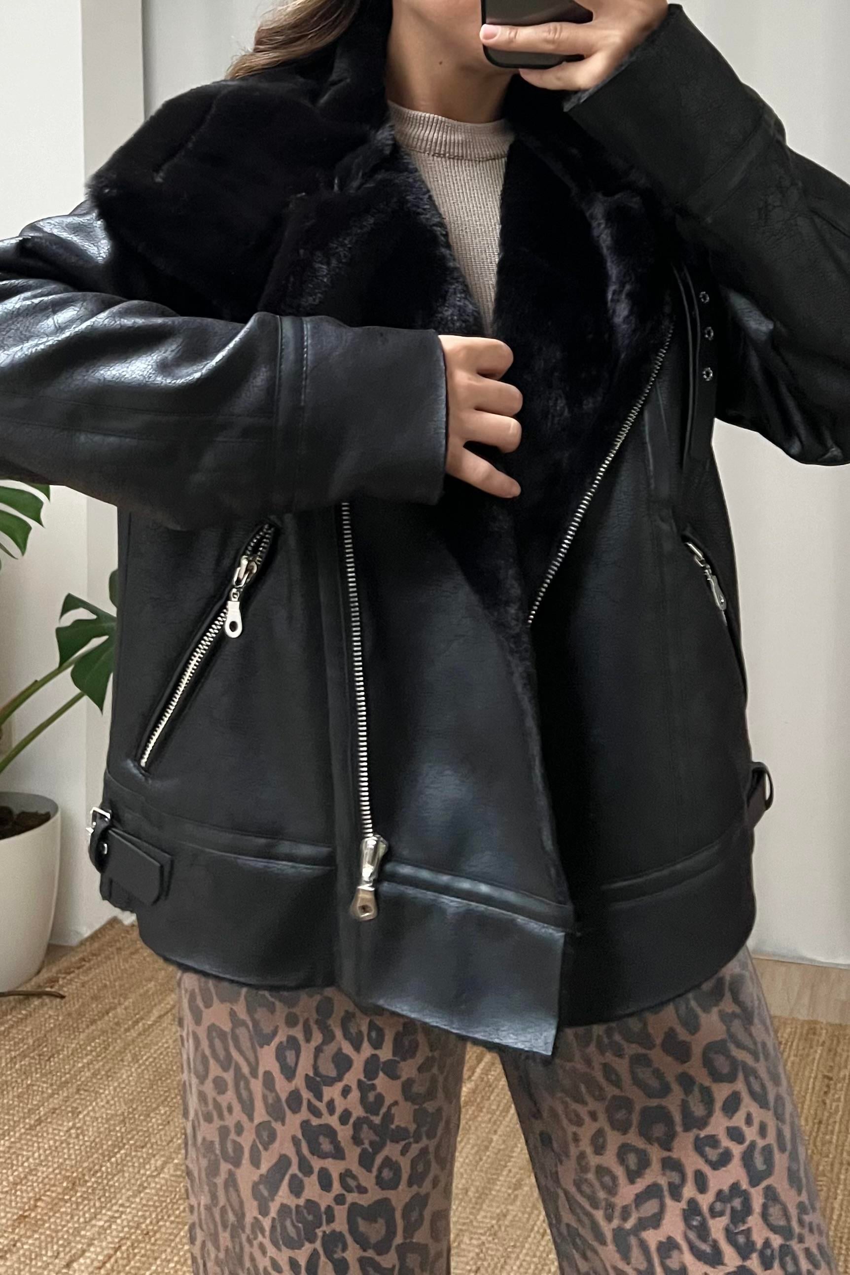 Siyah Yakası ve İçi Kürklü Deri Biker Ceket uygun fiyatlarda www.butikhola.com adresinde