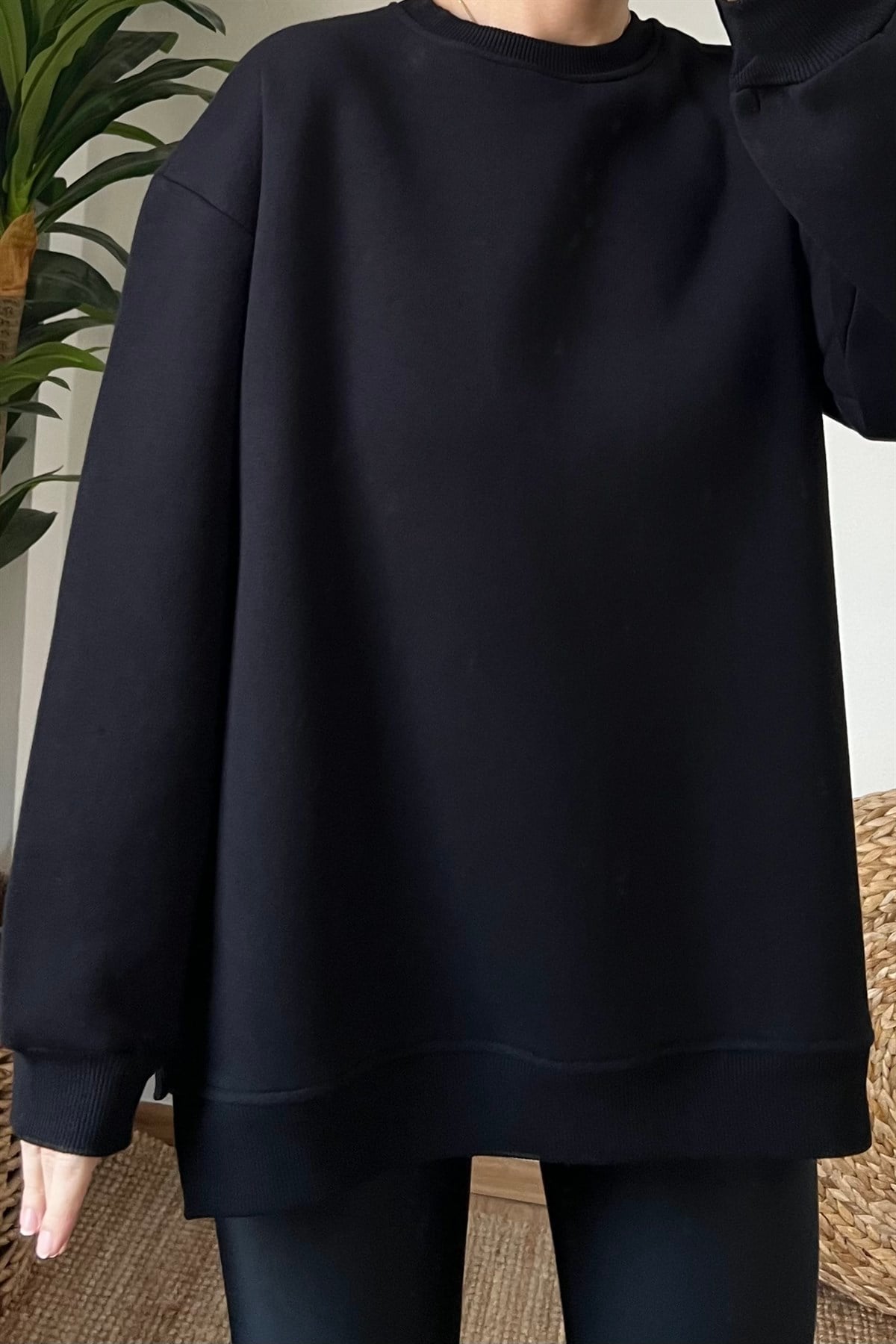 Siyah Yanı Yırtmaçlı Oversize Sweatshirt uygun fiyatlarda www.butikhola.com adresinde