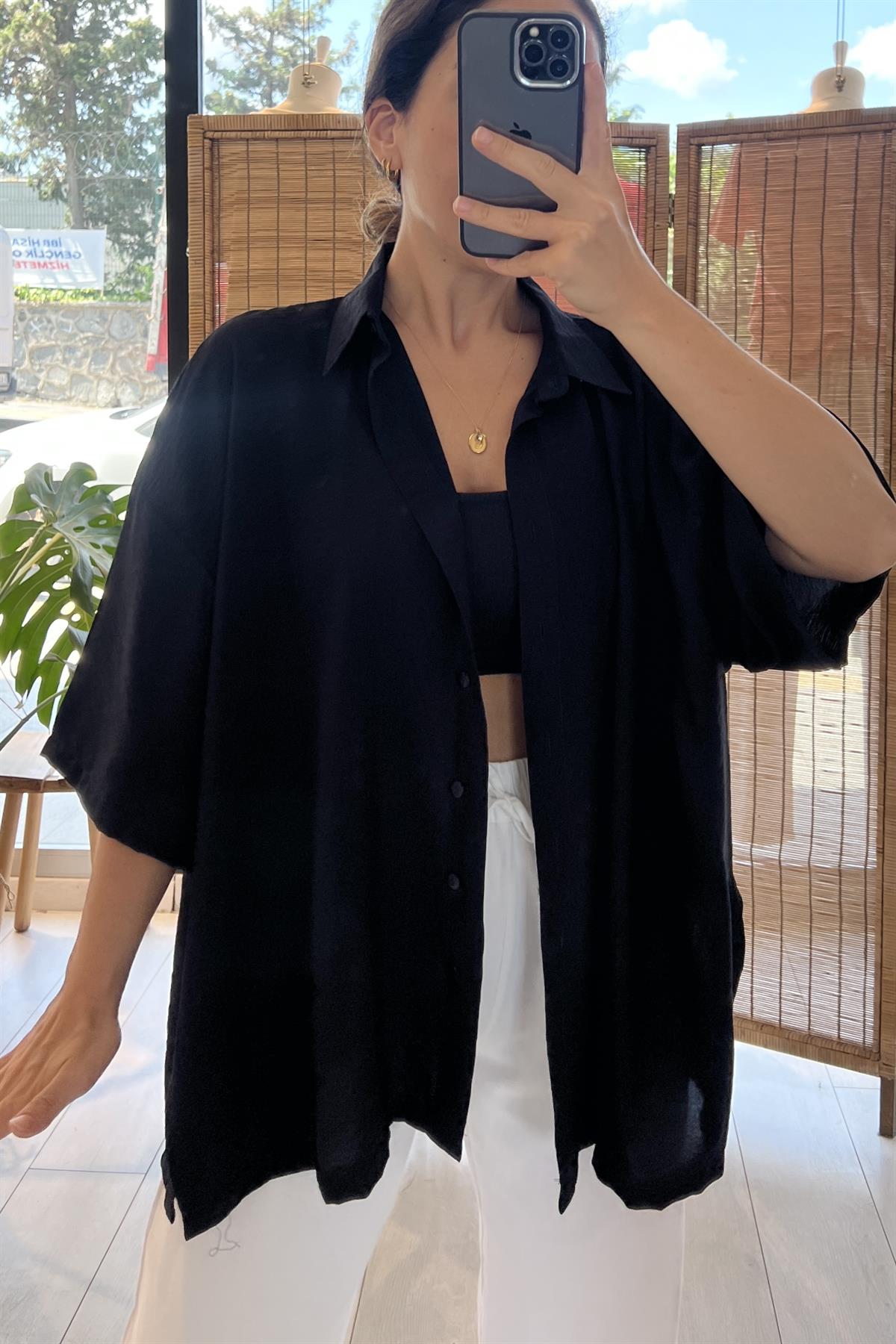 Siyah Yanları Yırtmaçlı Oversize Gömlek uygun fiyatlarda www.butikhola.com adresinde