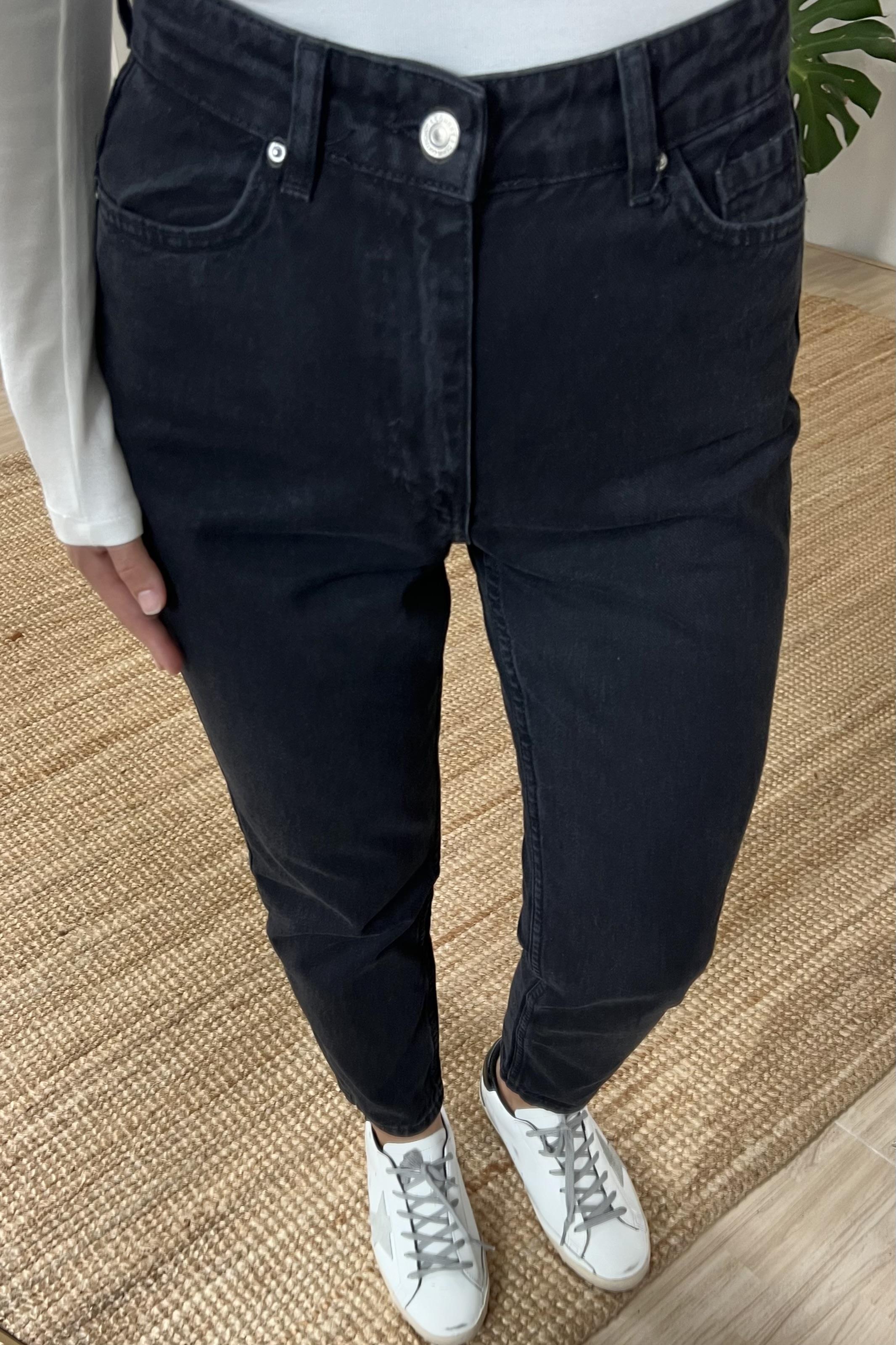Siyah Yıkamalı Mom Jean uygun fiyatlarda www.butikhola.com adresinde