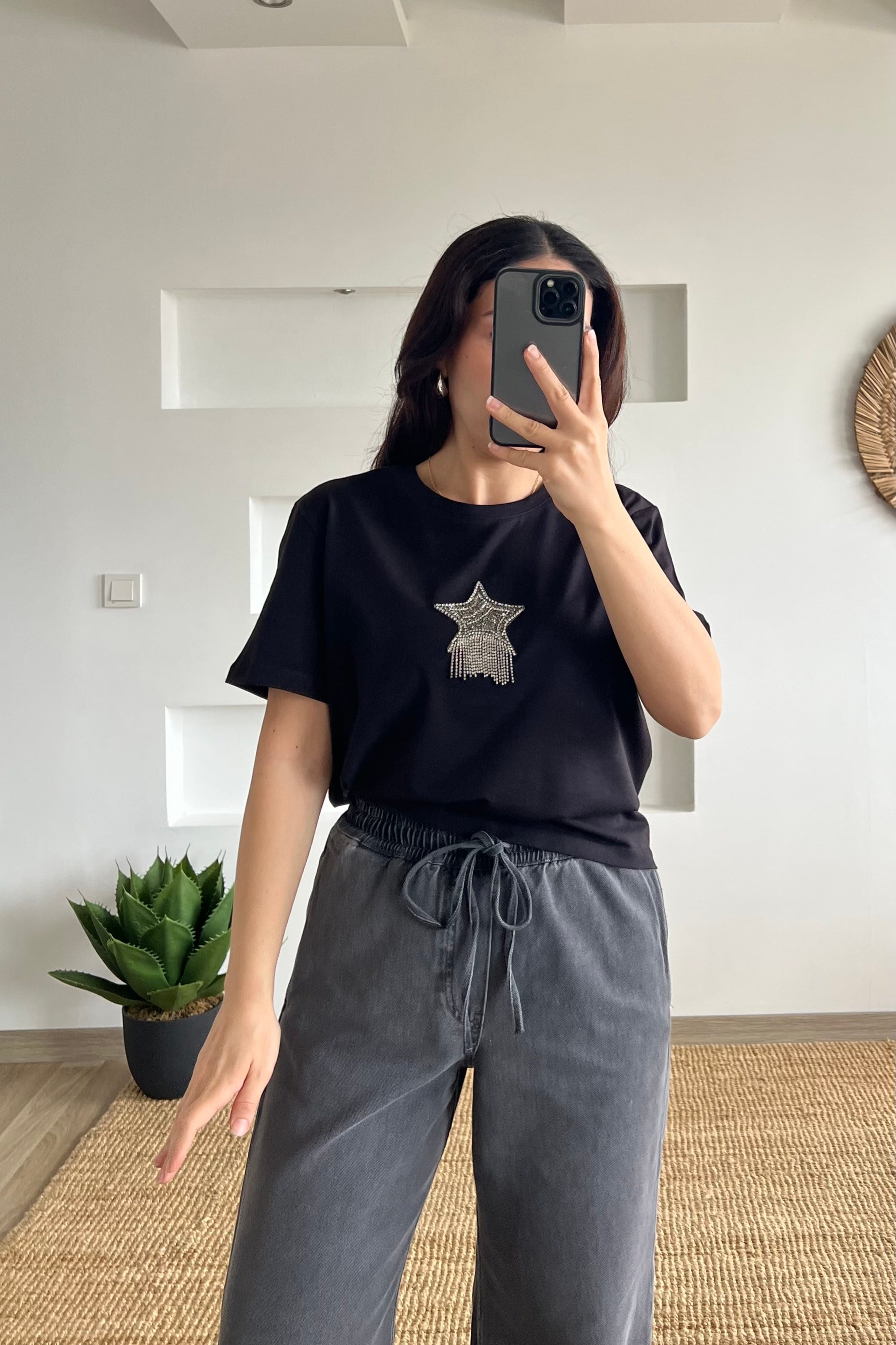Siyah Yıldız Taşlı Tshirt uygun fiyatlarda www.butikhola.com adresinde