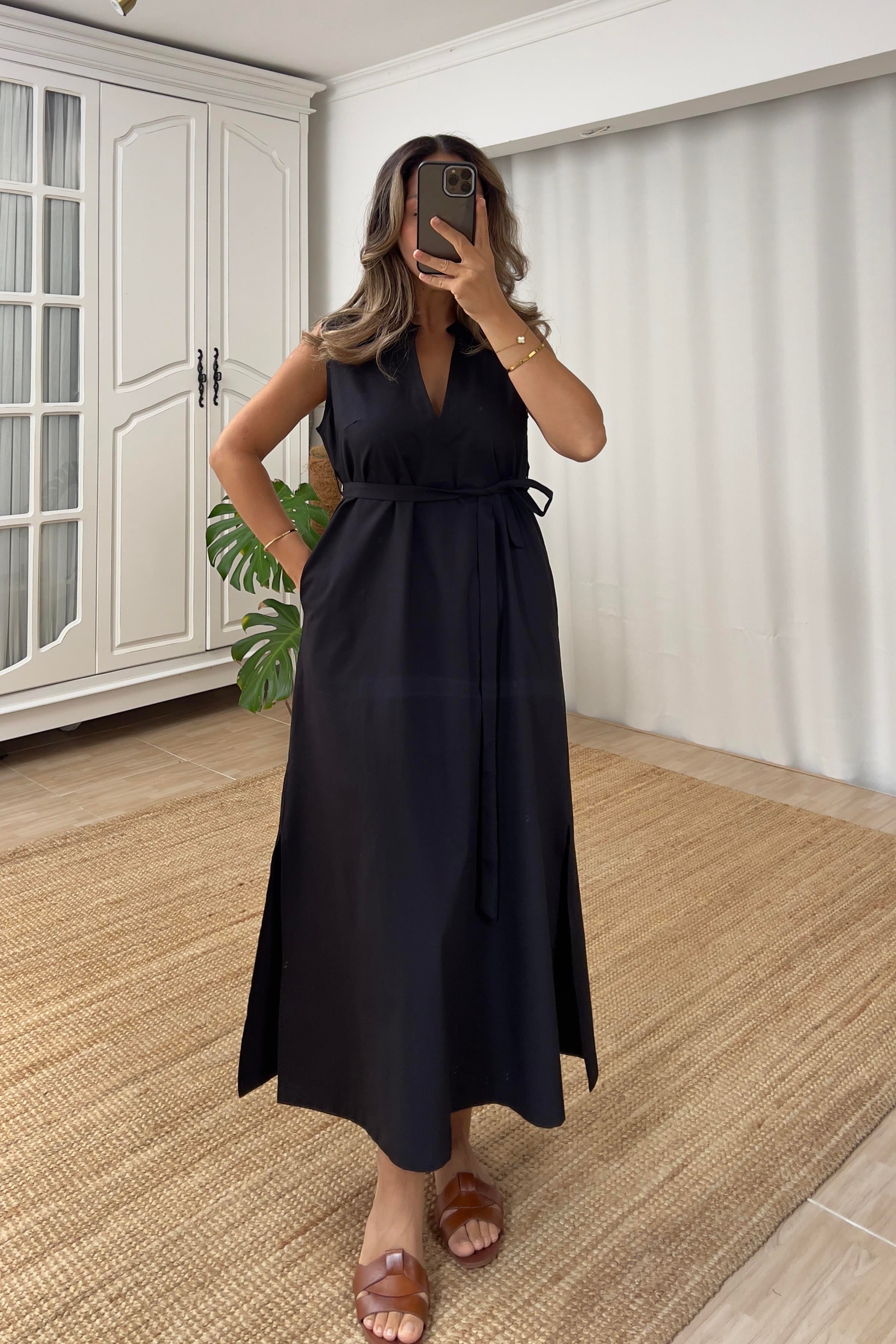 Siyah Yırtmaç Detaylı Kuşaklı Poplin Elbise  uygun fiyatlarda www.butikhola.com adresinde