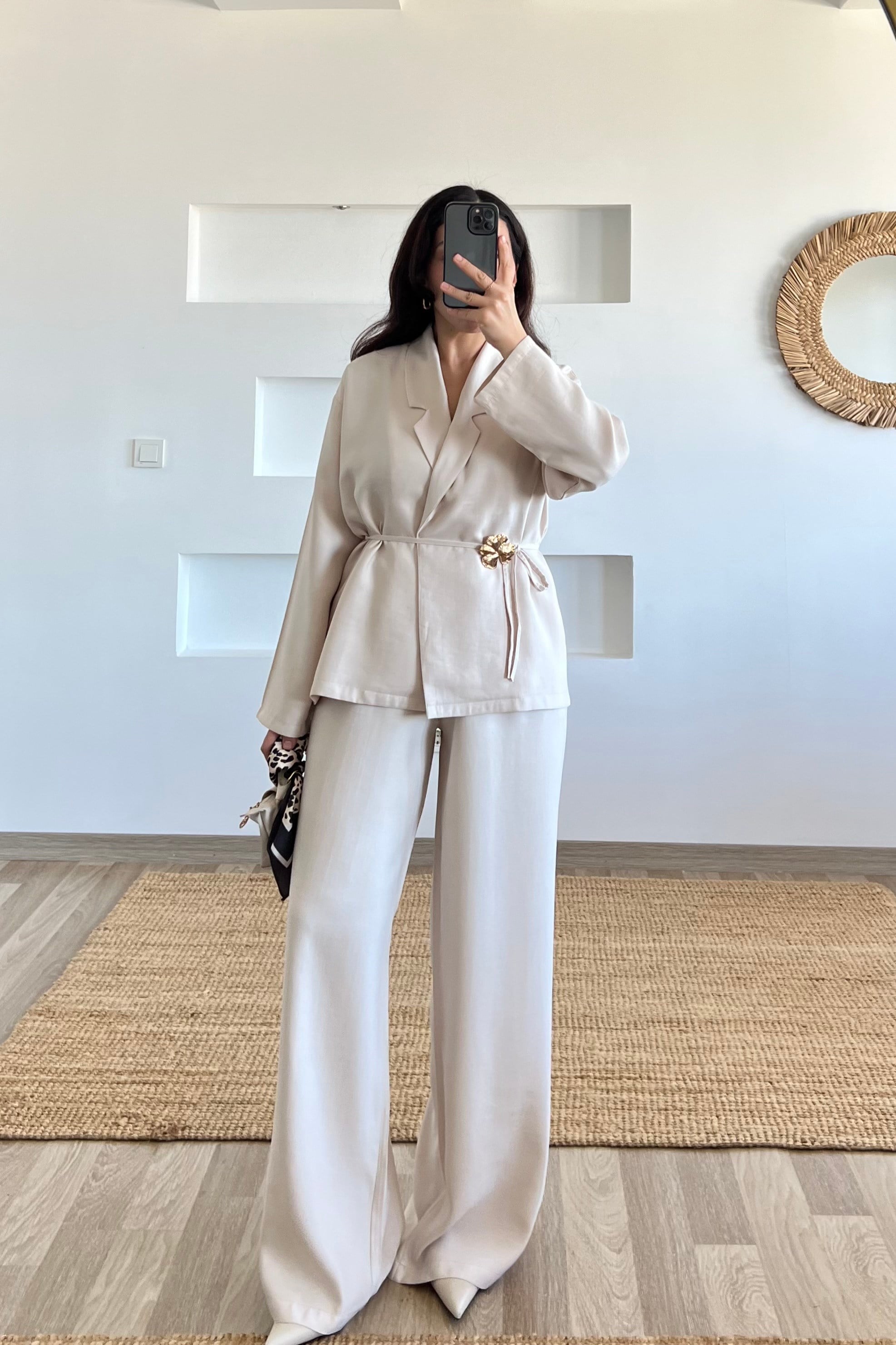 Taş Rengi Çıkarılabilir Broşlu Kimono Pantolon Takım uygun fiyatlarda www.butikhola.com adresinde