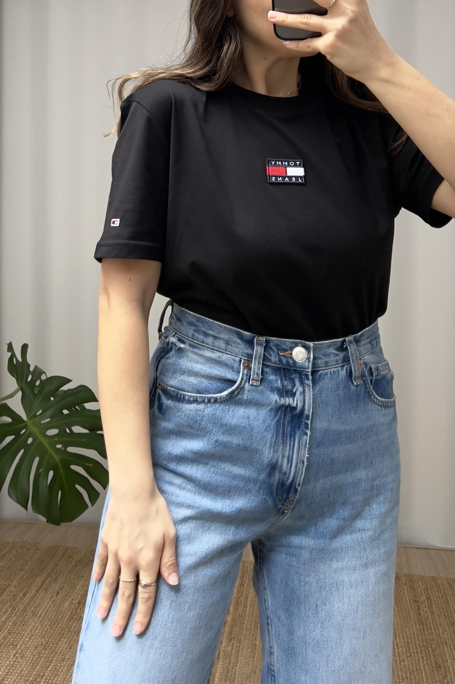 TH Siyah Arma Nakışlı Tshirt uygun fiyatlarda www.butikhola.com adresinde