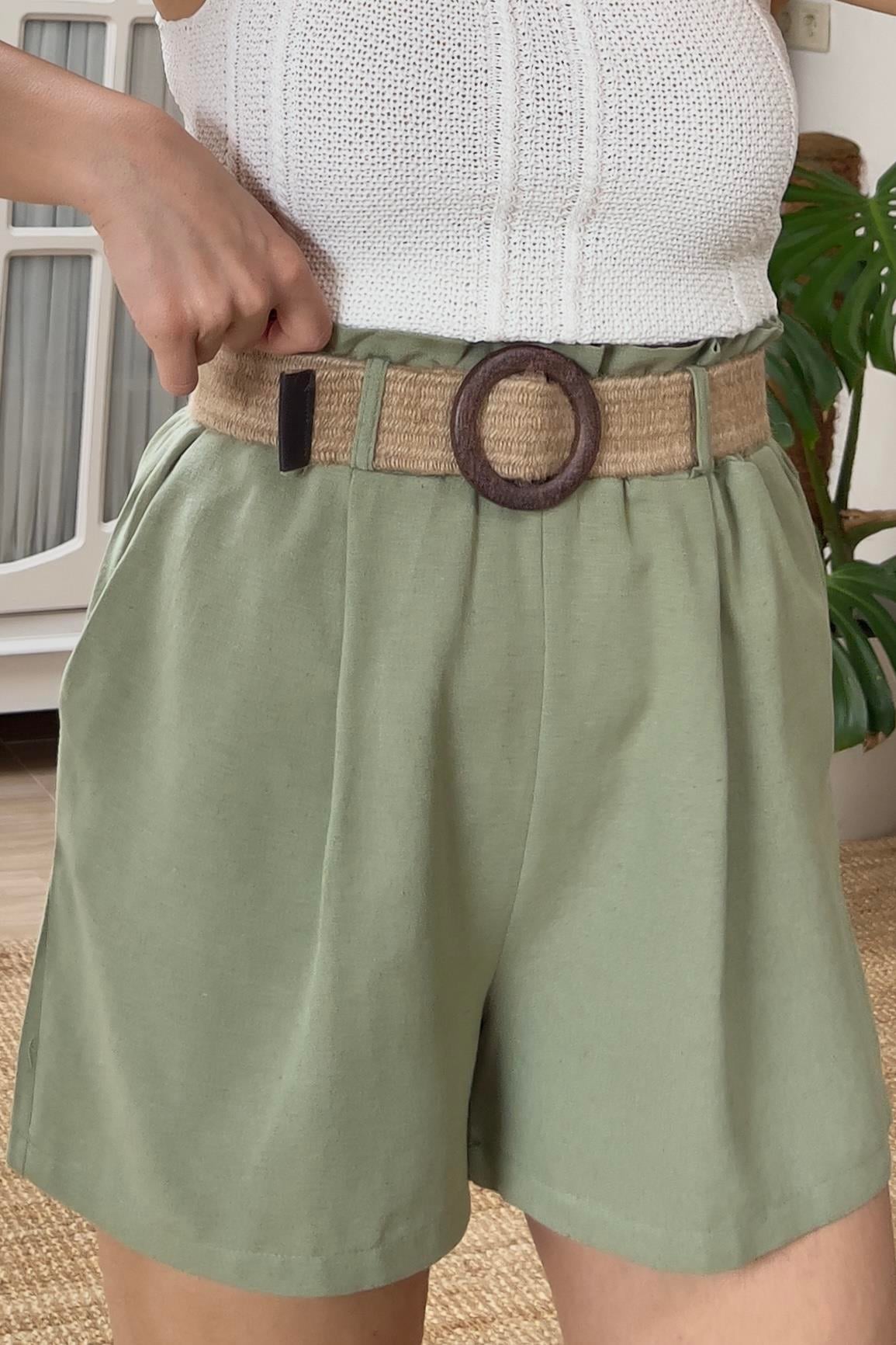 Yeşil Hasır Kemerli Keten Şort uygun fiyatlarda www.butikhola.com adresinde