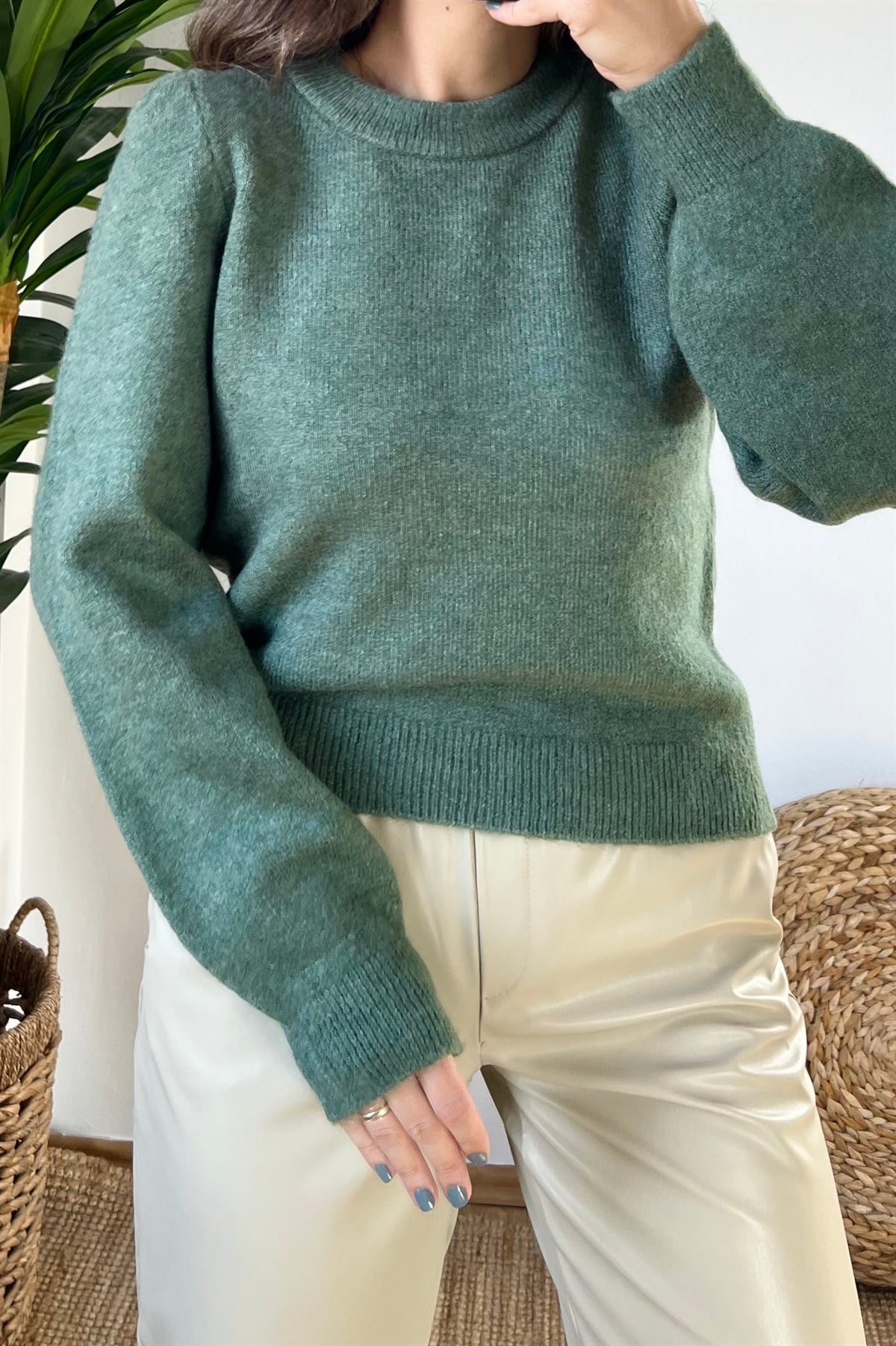 Yeşil Omuz Detaylı Yumuşak Dokulu Kazak uygun fiyatlarda www.butikhola.com adresinde