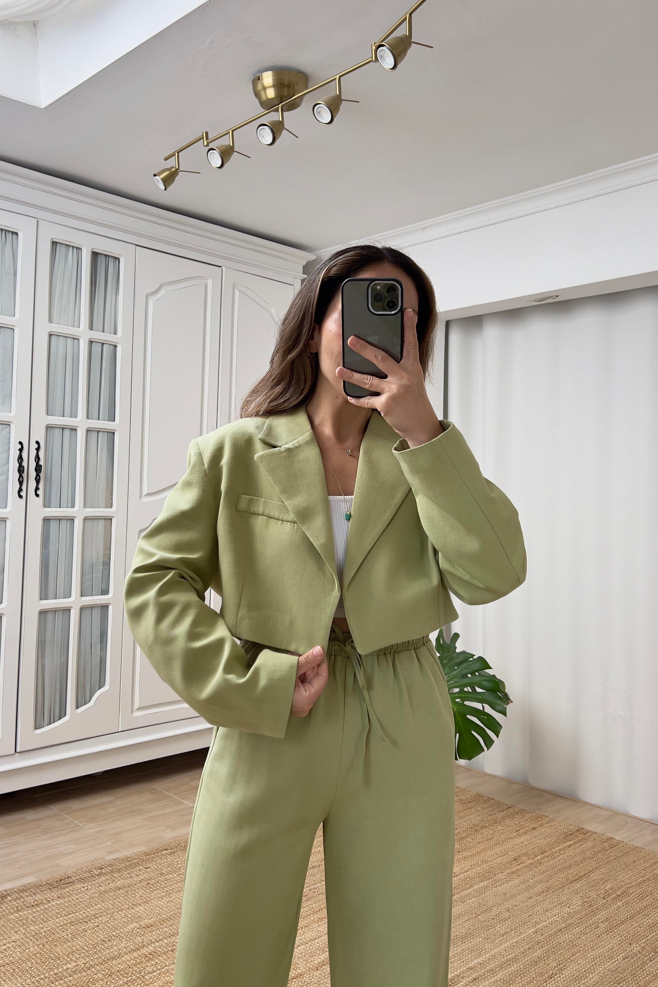 Yeşil Vatkalı Crop Keten Ceket uygun fiyatlarda www.butikhola.com adresinde