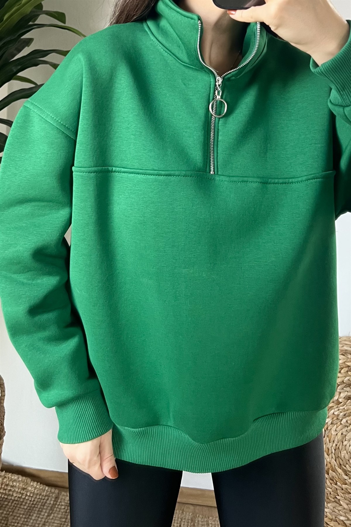 Yeşil Yakası Fermuarlı Sweatshirt uygun fiyatlarda www.butikhola.com adresinde