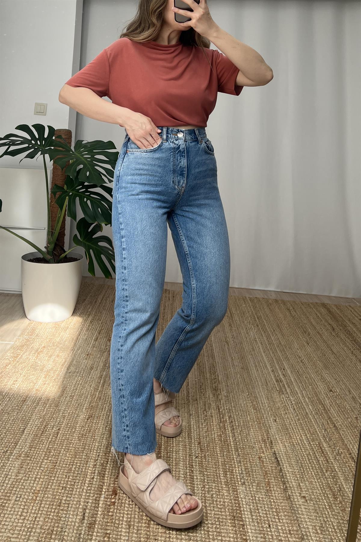 Yıkamalı Yüksek Bel Straight Fit Jean uygun fiyatlarda www.butikhola.com adresinde