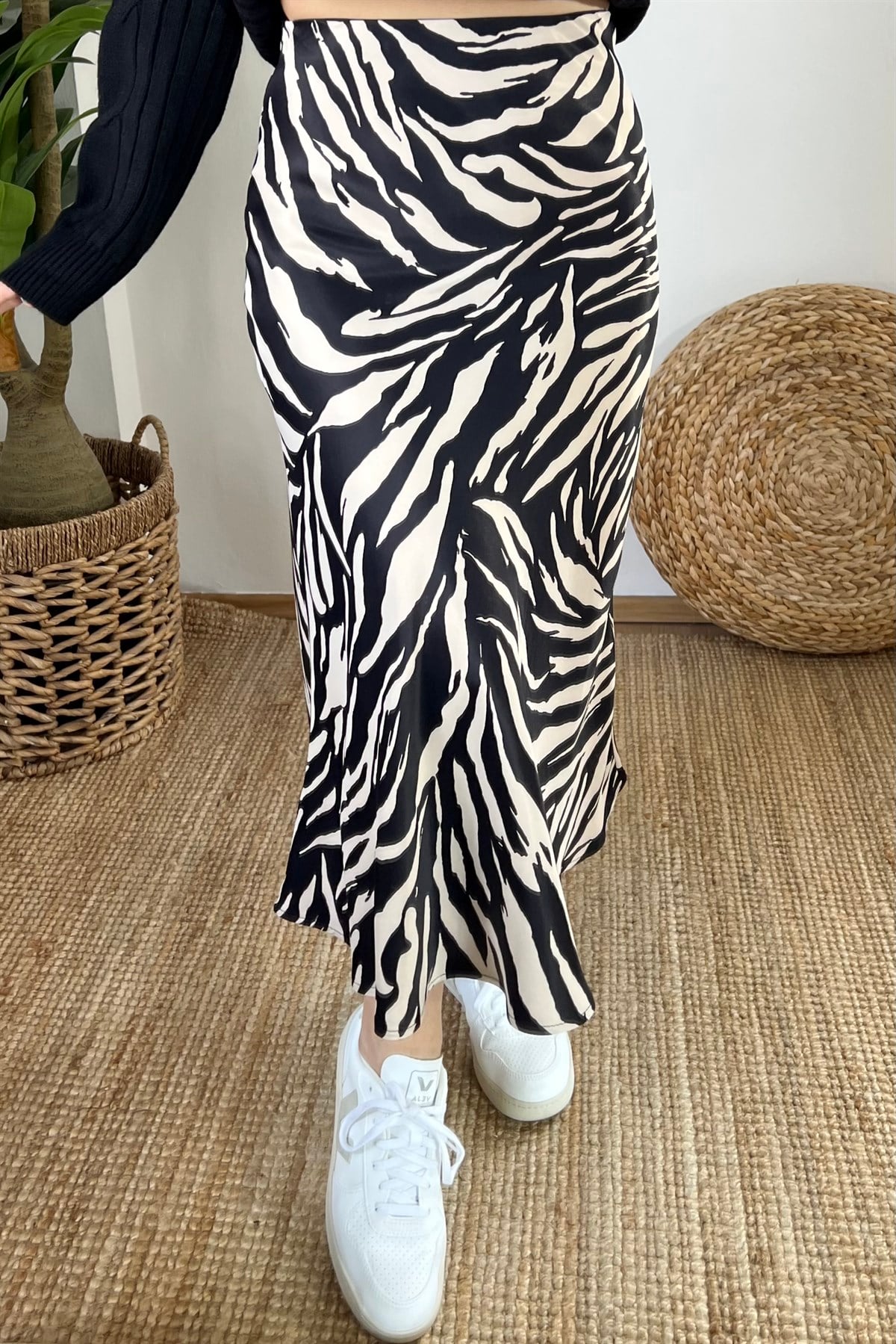Zebra Desenli Beli Lastikli  Saten Etek uygun fiyatlarda www.butikhola.com adresinde