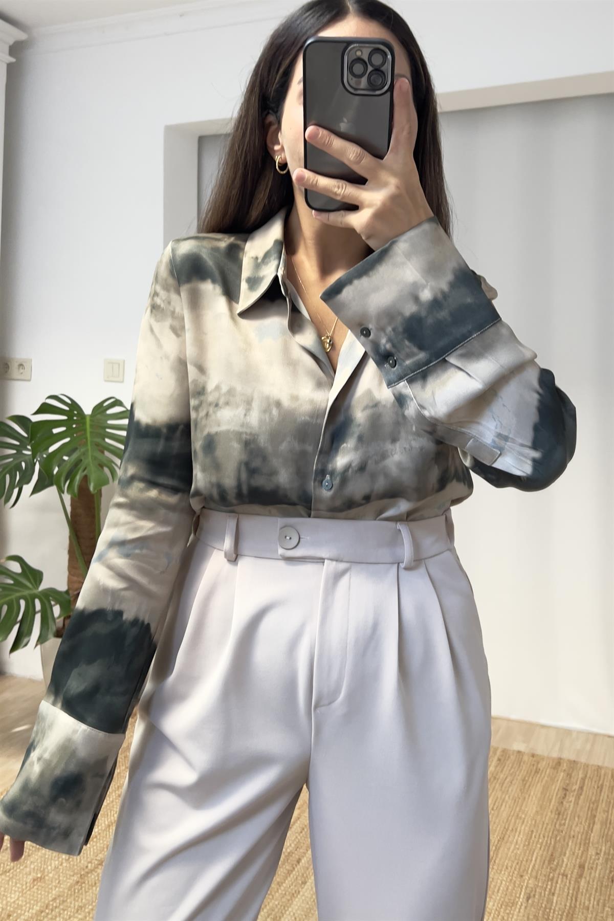 Zr Batik Yıkamalı Saten Gömlek uygun fiyatlarda www.butikhola.com adresinde
