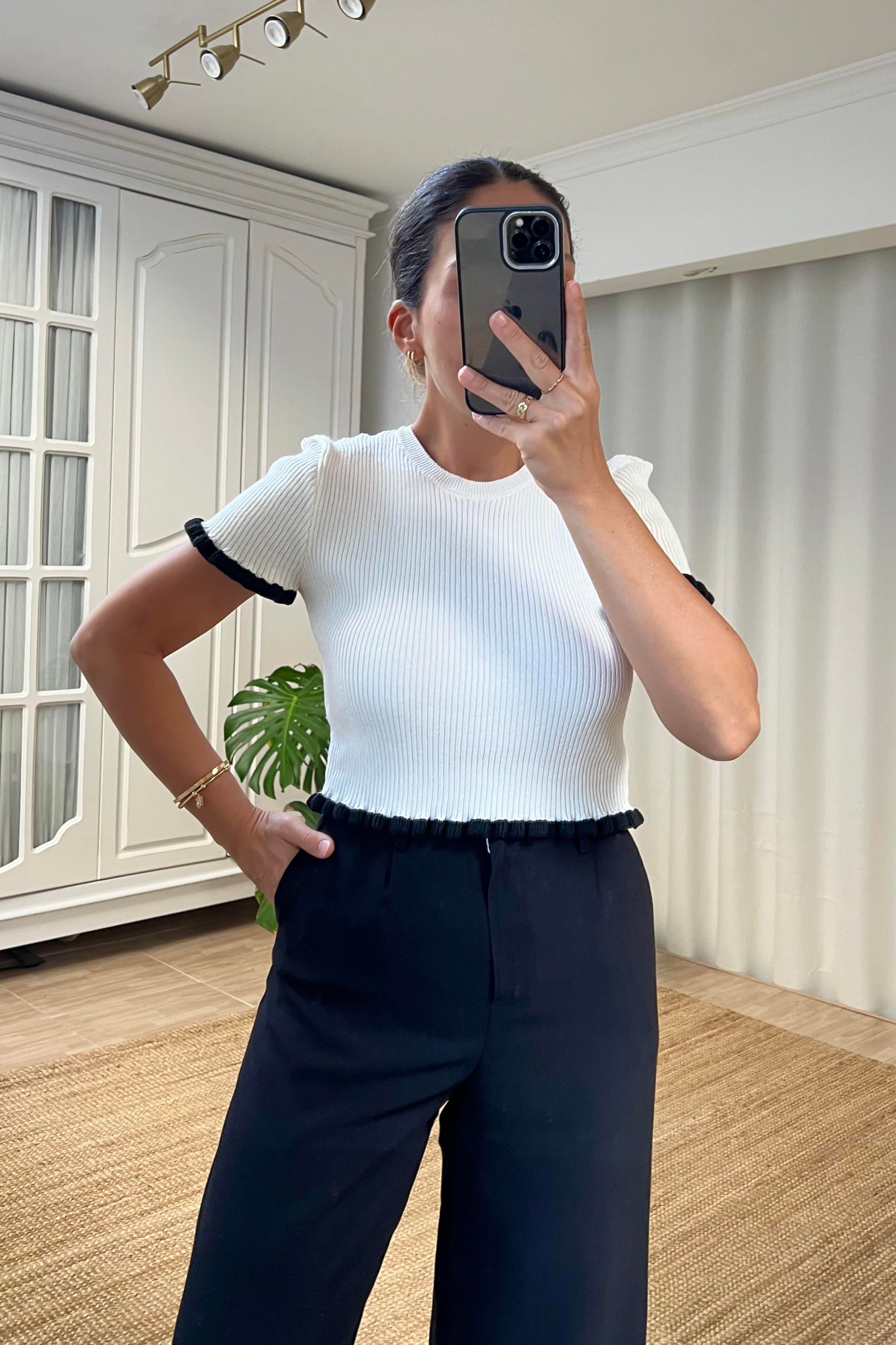 Zr Ekru Fırfır Detaylı Crop Triko Bluz  uygun fiyatlarda www.butikhola.com adresinde