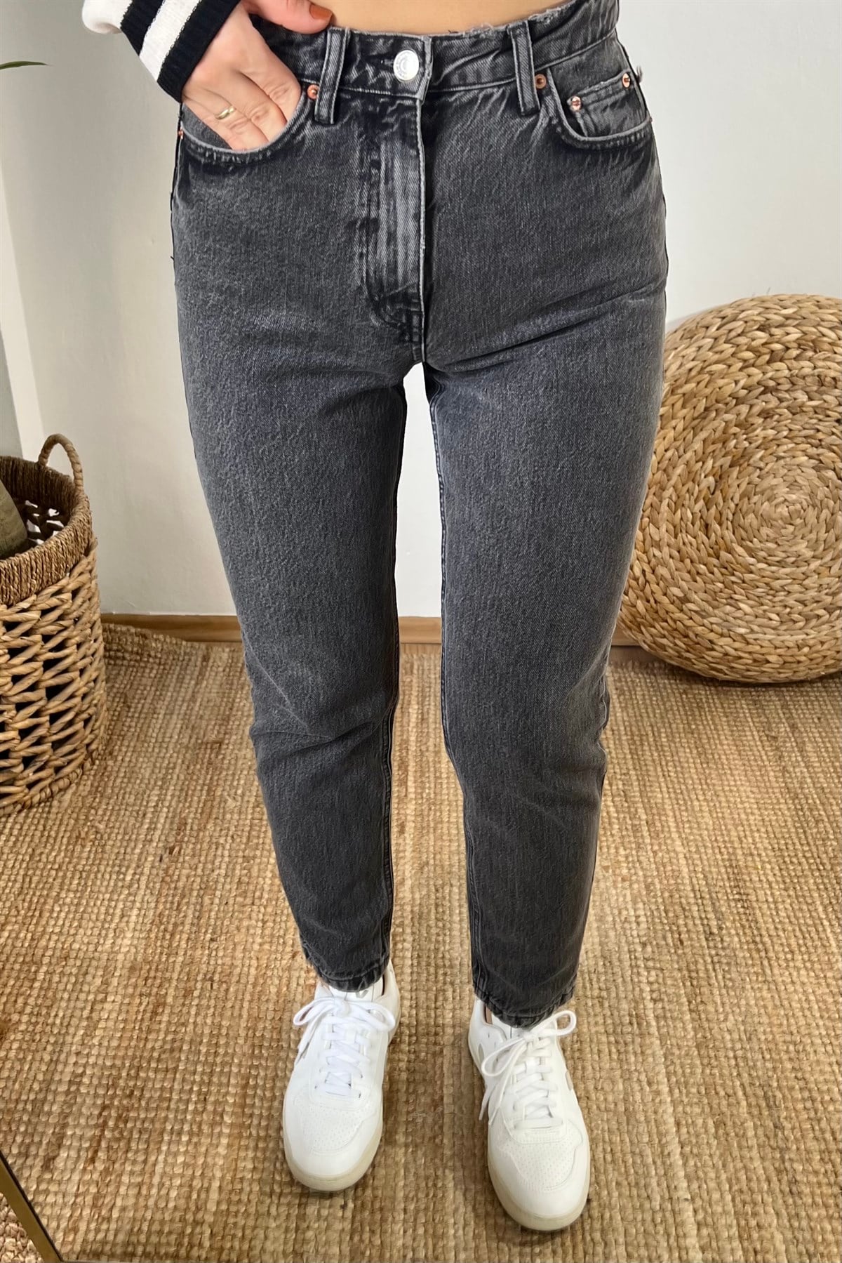 Zr Füme Yıkamalı Mom Jean uygun fiyatlarda www.butikhola.com adresinde