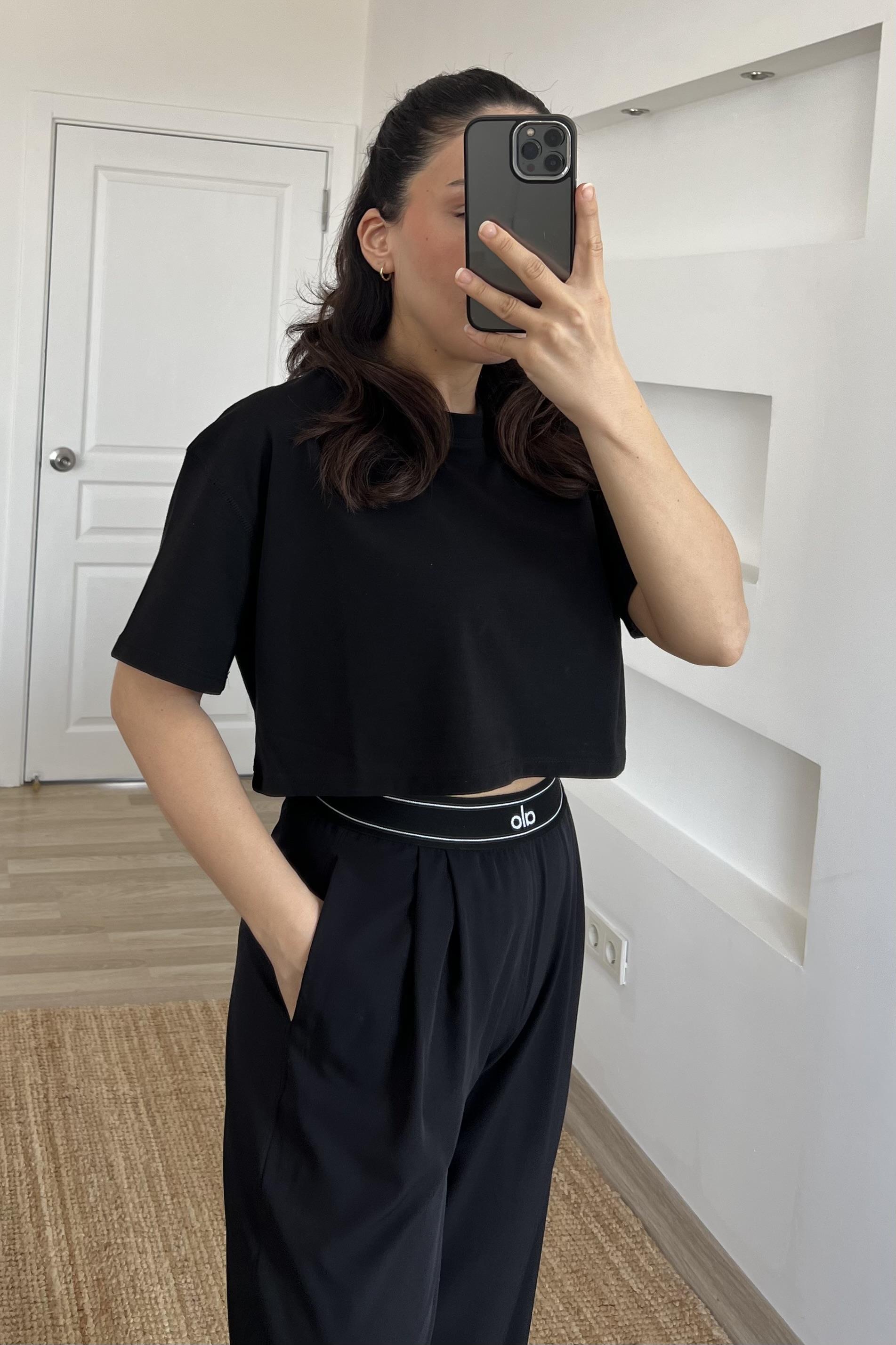 Zr Siyah Crop Basic Tshirt uygun fiyatlarda www.butikhola.com adresinde