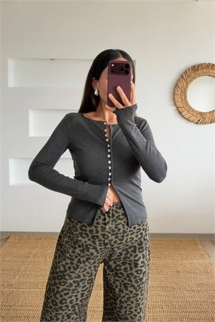 Antrasit Yumuşak Dokulu Düğmeli Bluz uygun fiyatlarda www.butikhola.com adresinde