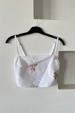 Ayarlanabilir Askılı Çiçek Nakışlı Crop Bluz uygun fiyatlarda www.butikhola.com adresinde