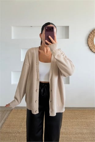 Bej Düğme Detaylı Hırka uygun fiyatlarda www.butikhola.com adresinde