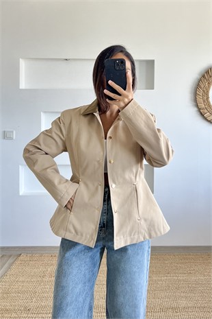 Bej Kontrast Yaka Belden Oturtmalı Trençkot uygun fiyatlarda www.butikhola.com adresinde